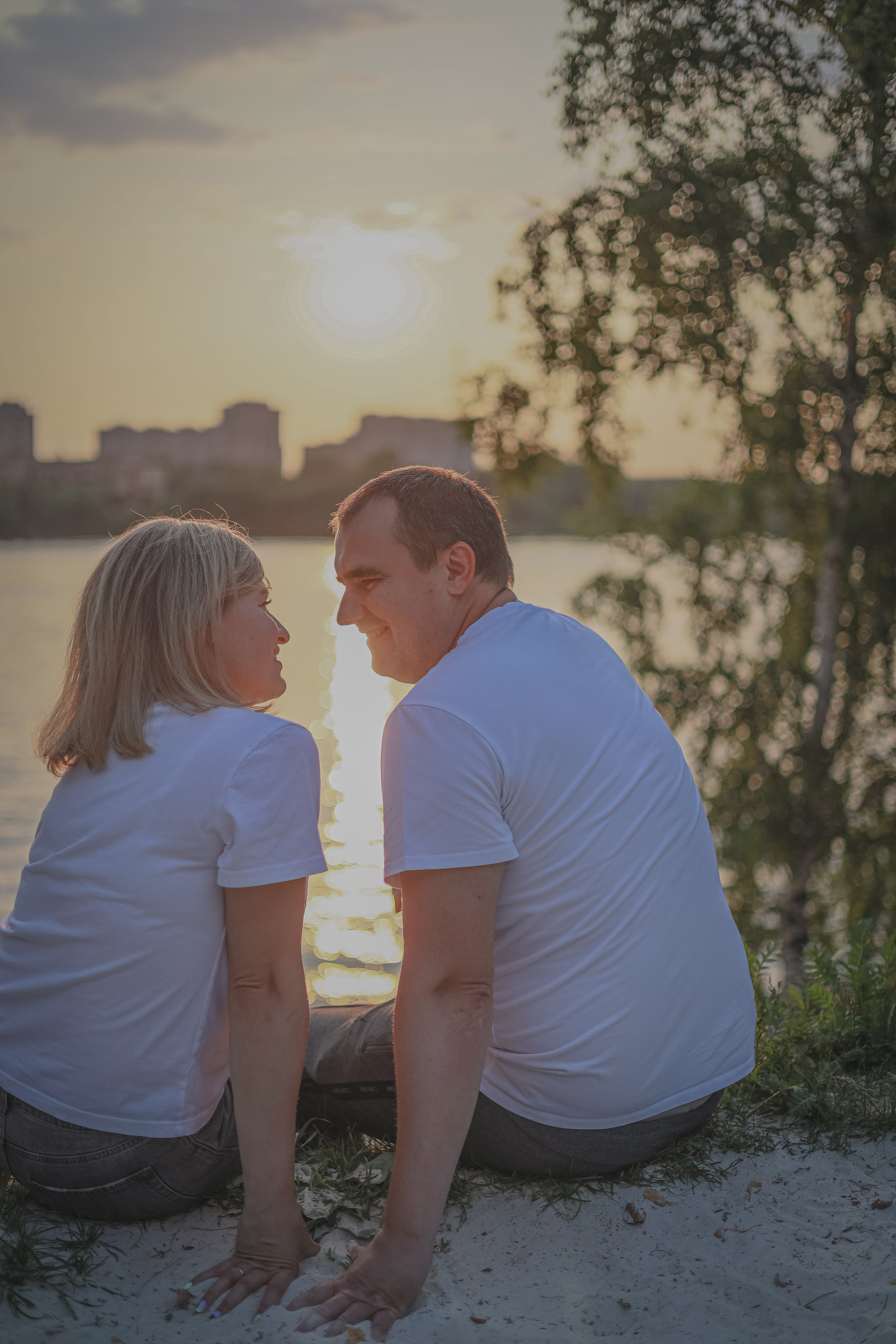 Family photo session in the sunset lights. Family, portrait, content photo in Costa Rica Evgeniya Besprozvannykh