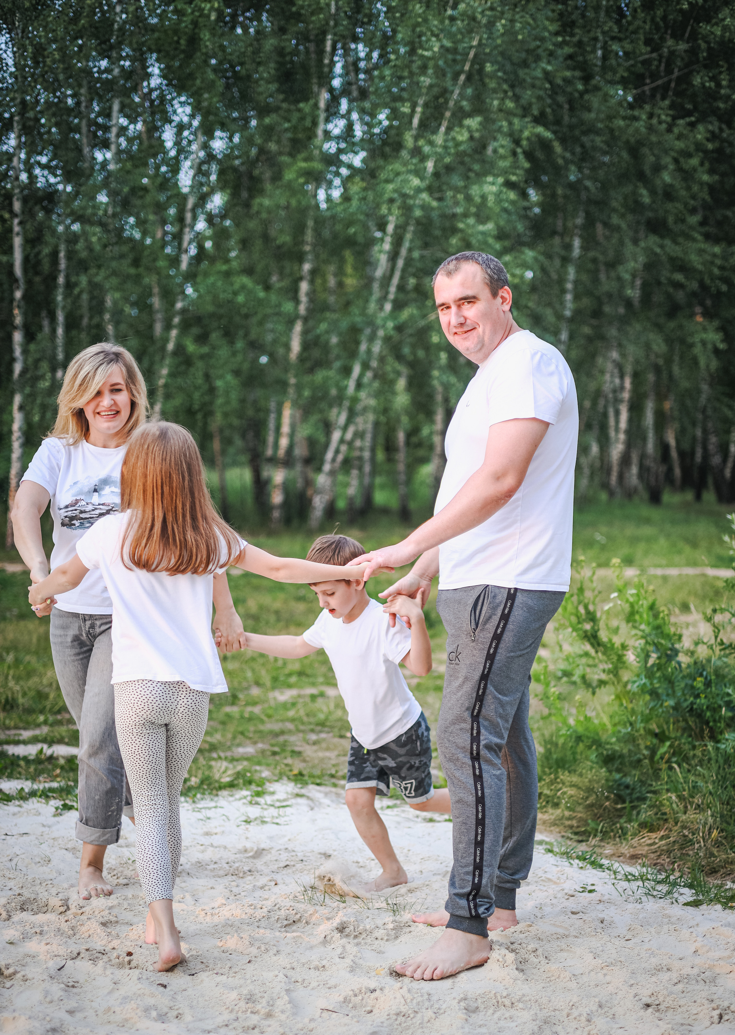 Family photo session in the sunset lights. Family, portrait, content photo in Costa Rica Evgeniya Besprozvannykh