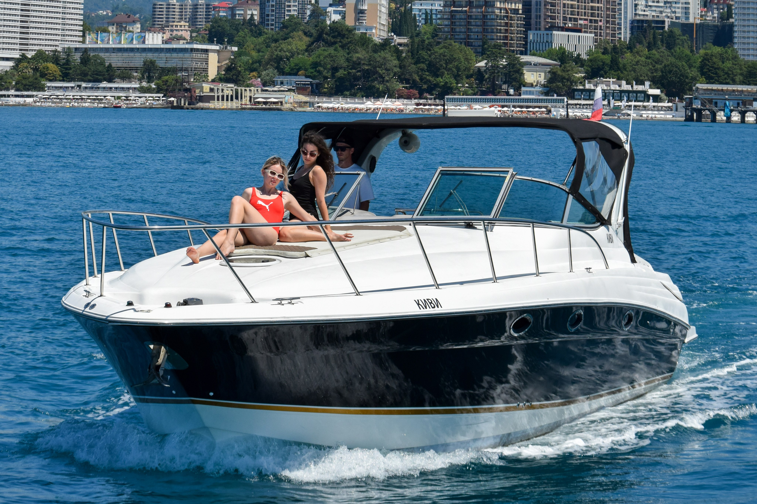 Катер Киви Аренда Яхты в Сочи Яхтанаморе YACHTNAMORE YACHTANAMORE