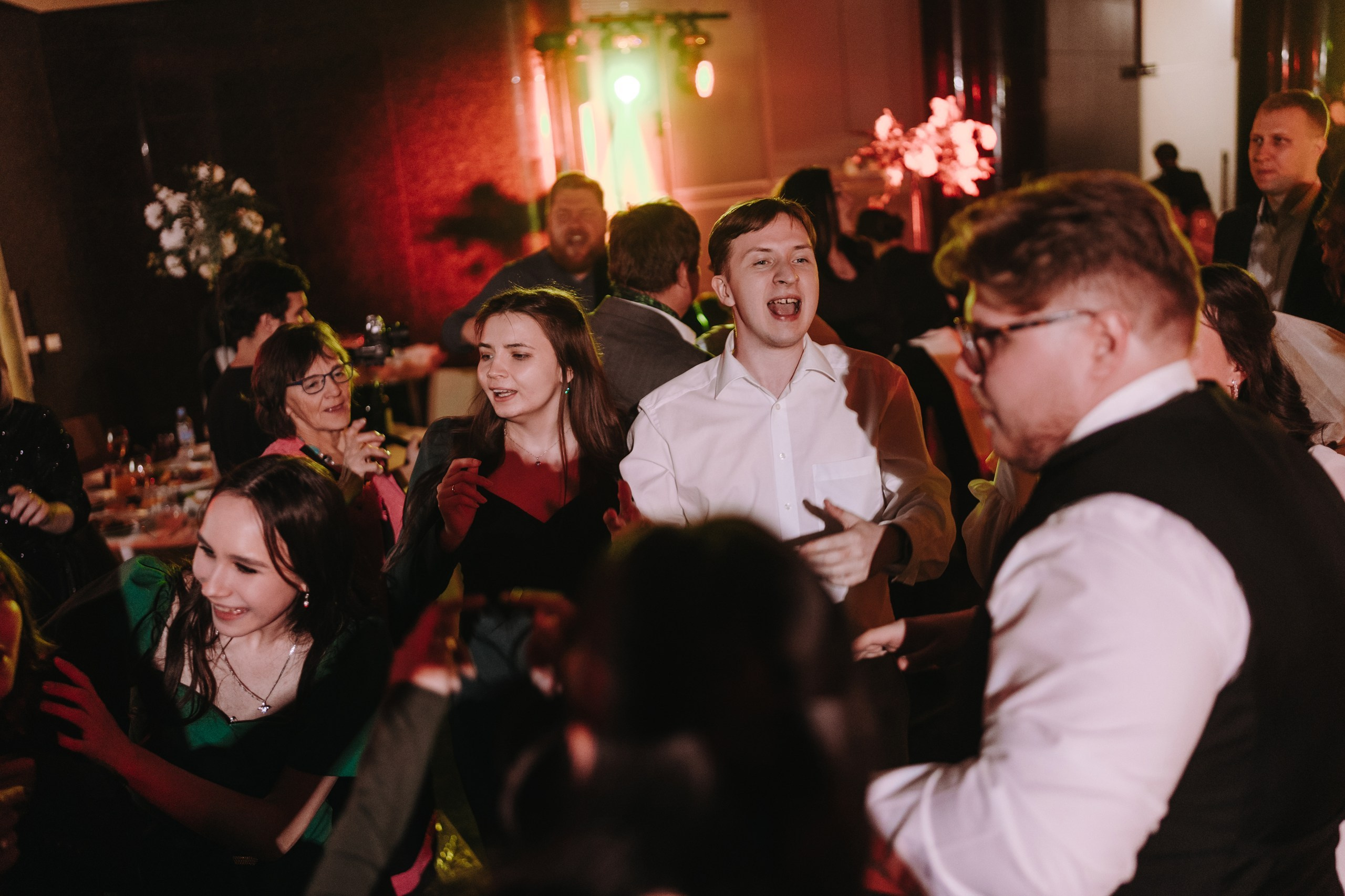 РЕСТОРАН ТАРАТАУ, ВЕДУЩИЙ АЗАТ ГАЙСИН И АРТУР ИЛЬЯСОВ УФА