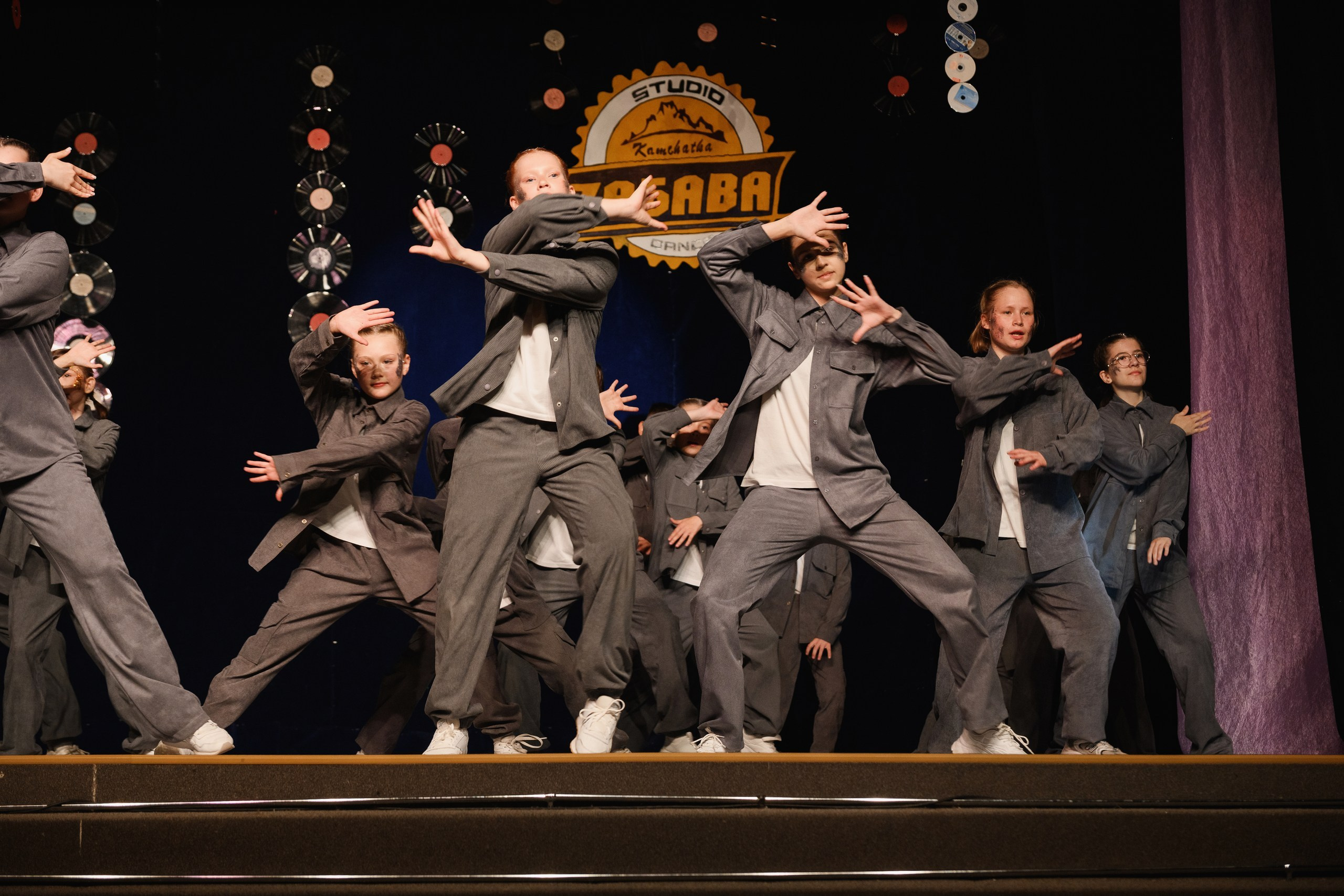 Фотосъемка отчетного концерта по танцам детей в Петропавловске-Камчатском. Яркие и эмоциональные фото детского танцевального концерта в Петропавловске-Камчатском. Профессиональная съемка выступлений детей на сцене в Петропавловске-Камчатском. Красочные и динамичные фото с концерта «Забава» в Петропавловске-Камчатском. Заказать фотосъемку детских мероприятий в Петропавловске-Камчатском.