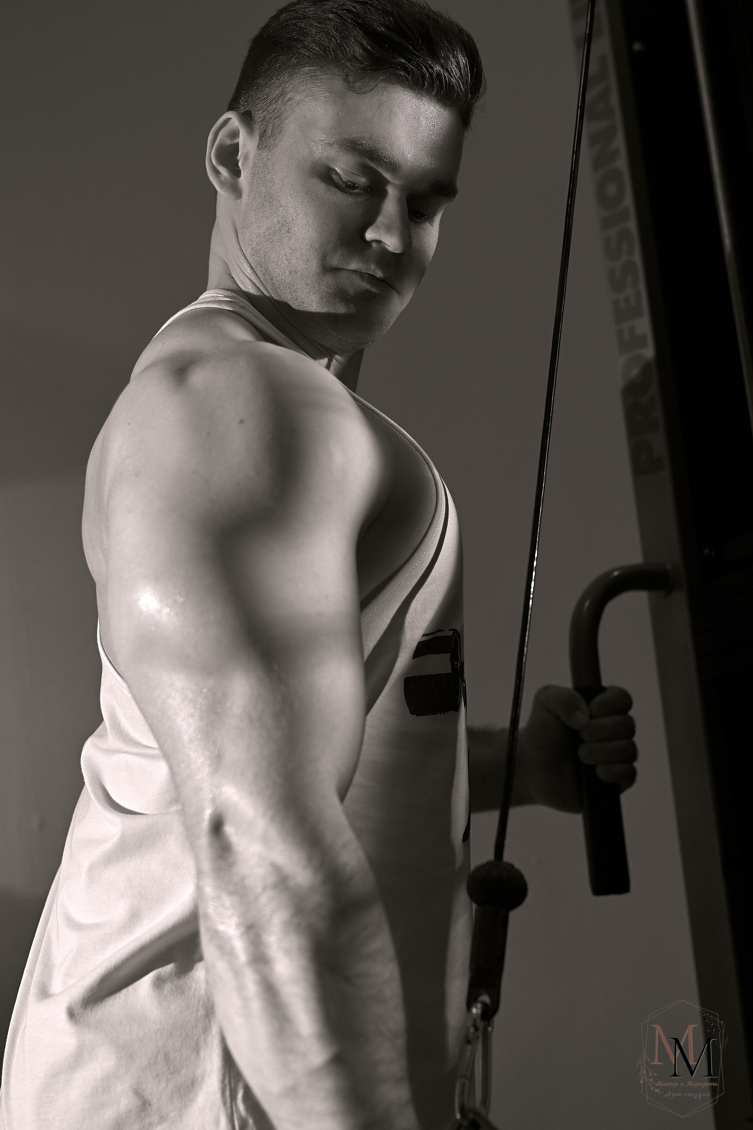 Фитнес фотосессии. Фотосессии в спортзале. Арт-студия "Мастер и Маргарита". Мужской портрет. Фотосессии в Сызрани. Фотосъемки в Сызрани. Фотограф в Сызрани.