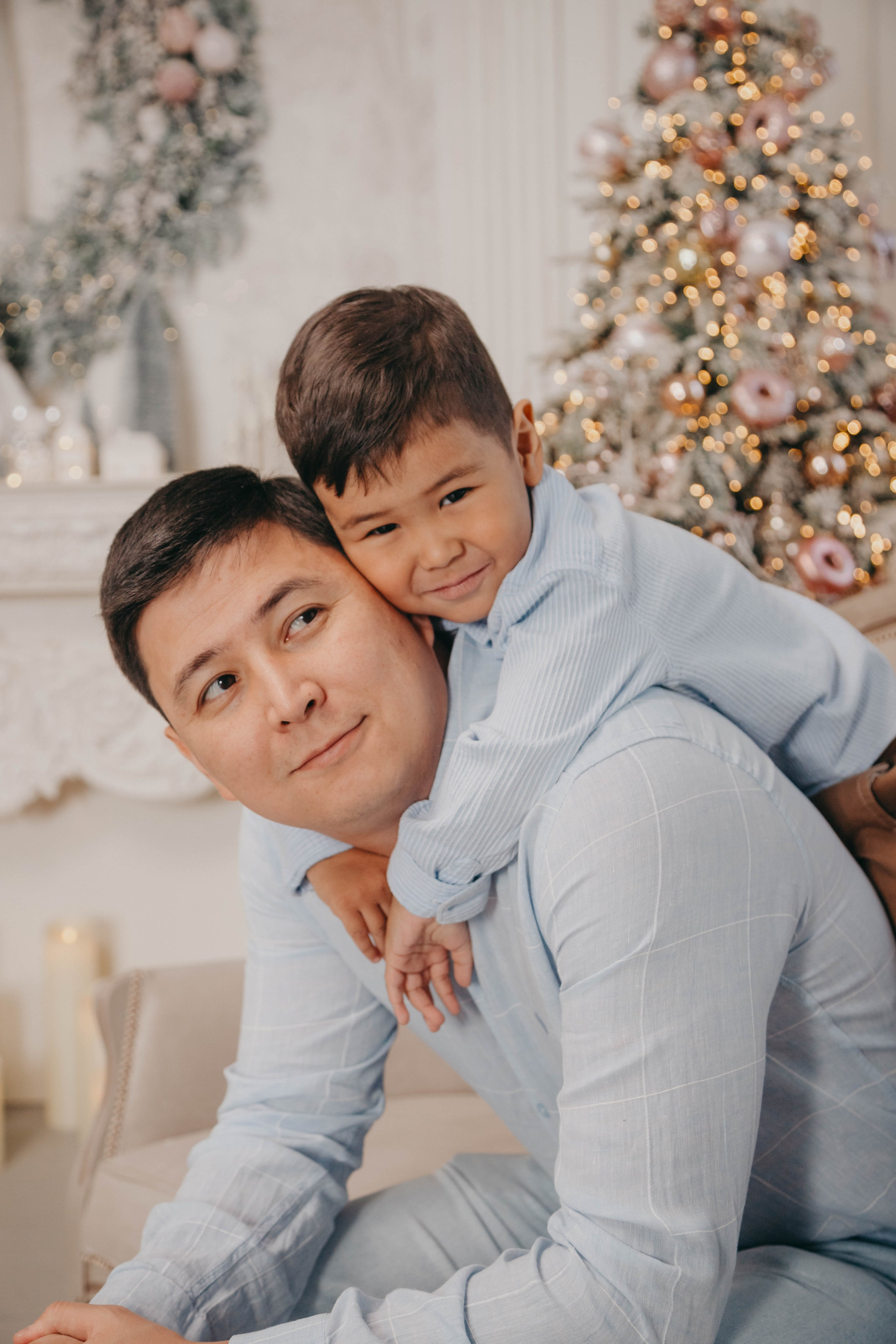 Семейная фотосессия в фотостудии 2Стула. Свадебный, семейный и портретный фотограф в Алматы, Костанай