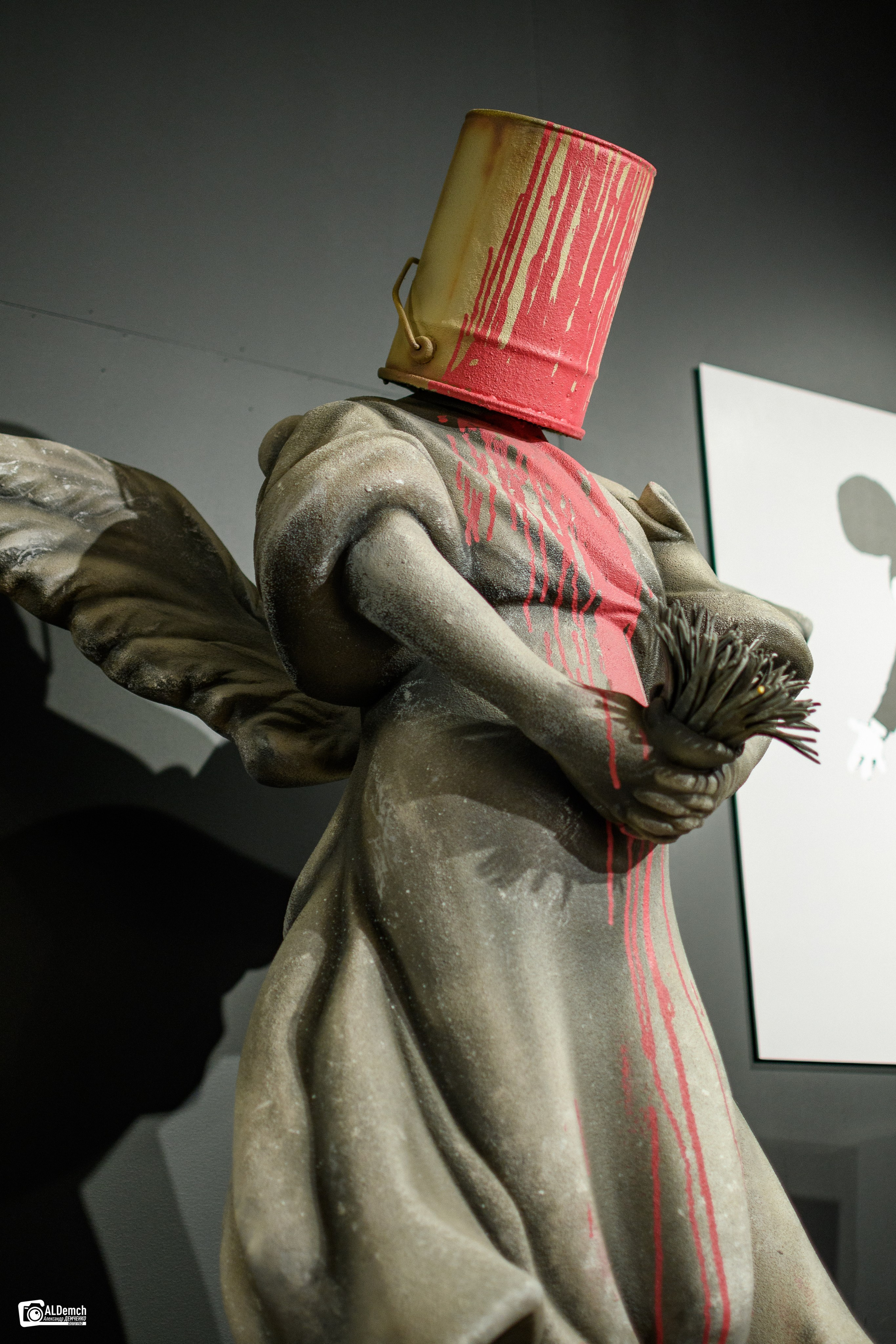 Фотографии с выставки «Найти Бэнкси» на ВДНХ в Москве