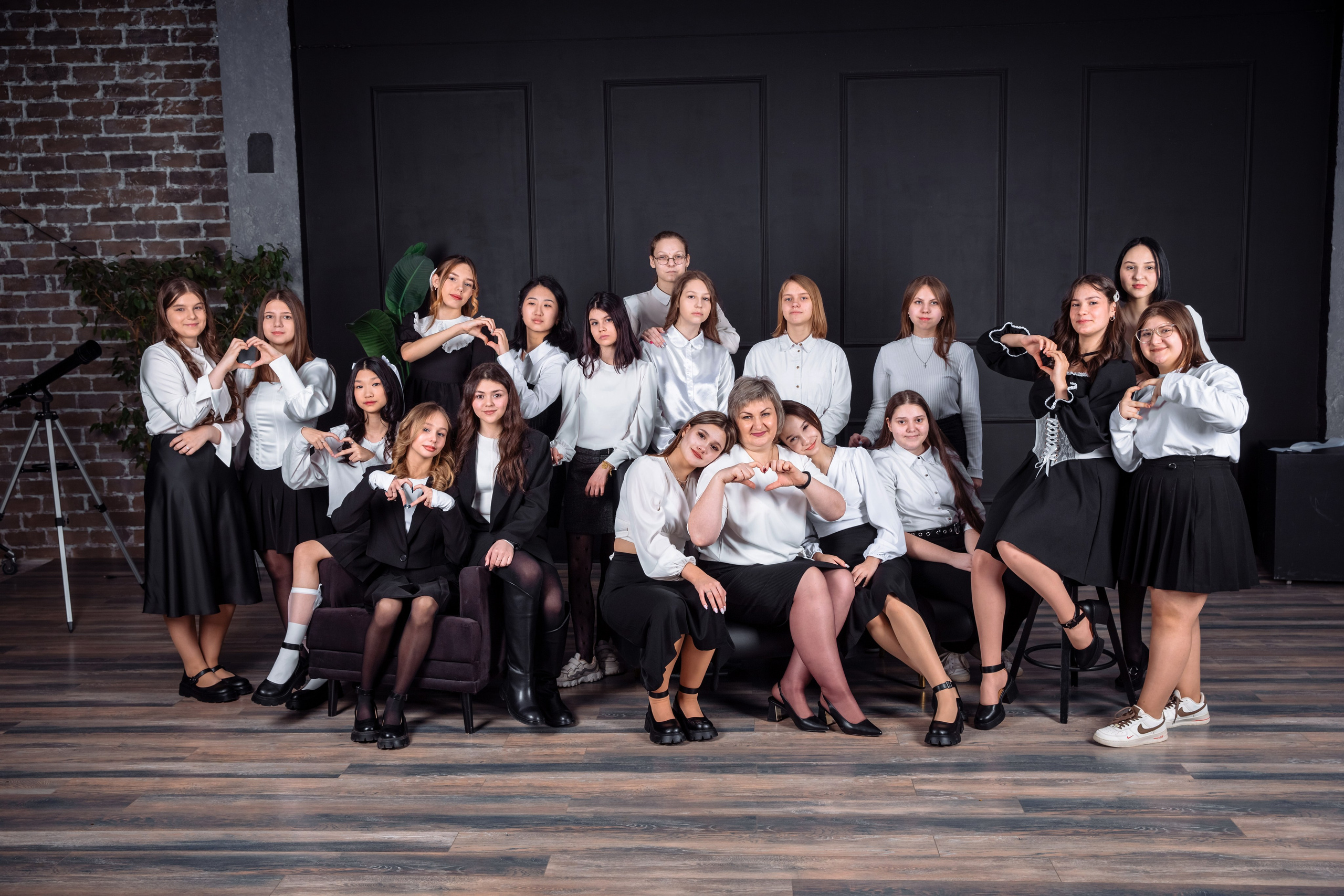 Старшая школа. Выпускные школьные фотоальбомы для школ и детских садов в Волгограде и Волжском