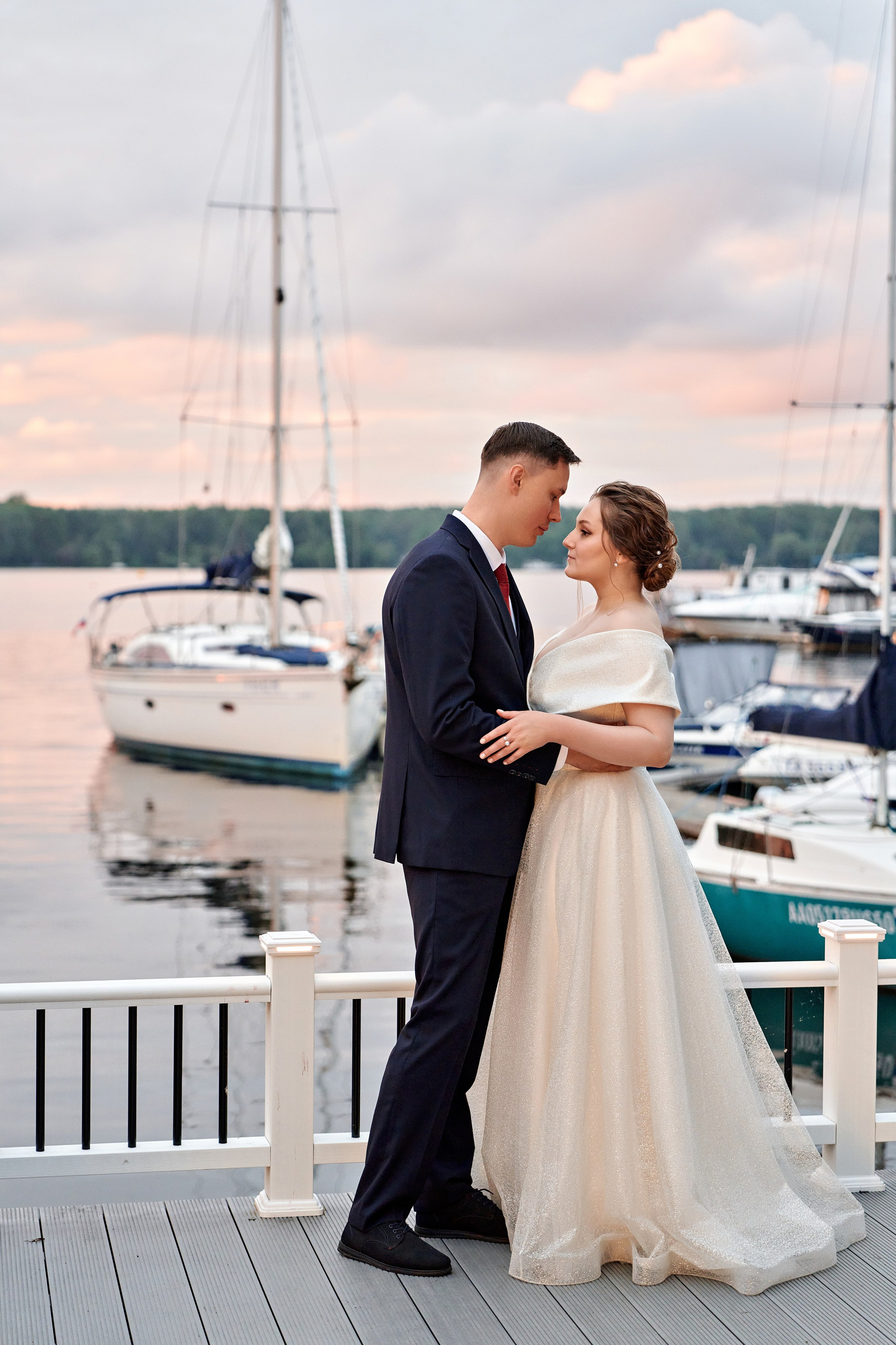 Нежная свадьба Антона и Софьи в яхт-клубе «Портофино». Фотограф Меняйло Евгений. Свадьба. Портрет. Репортаж. Семья. Контент