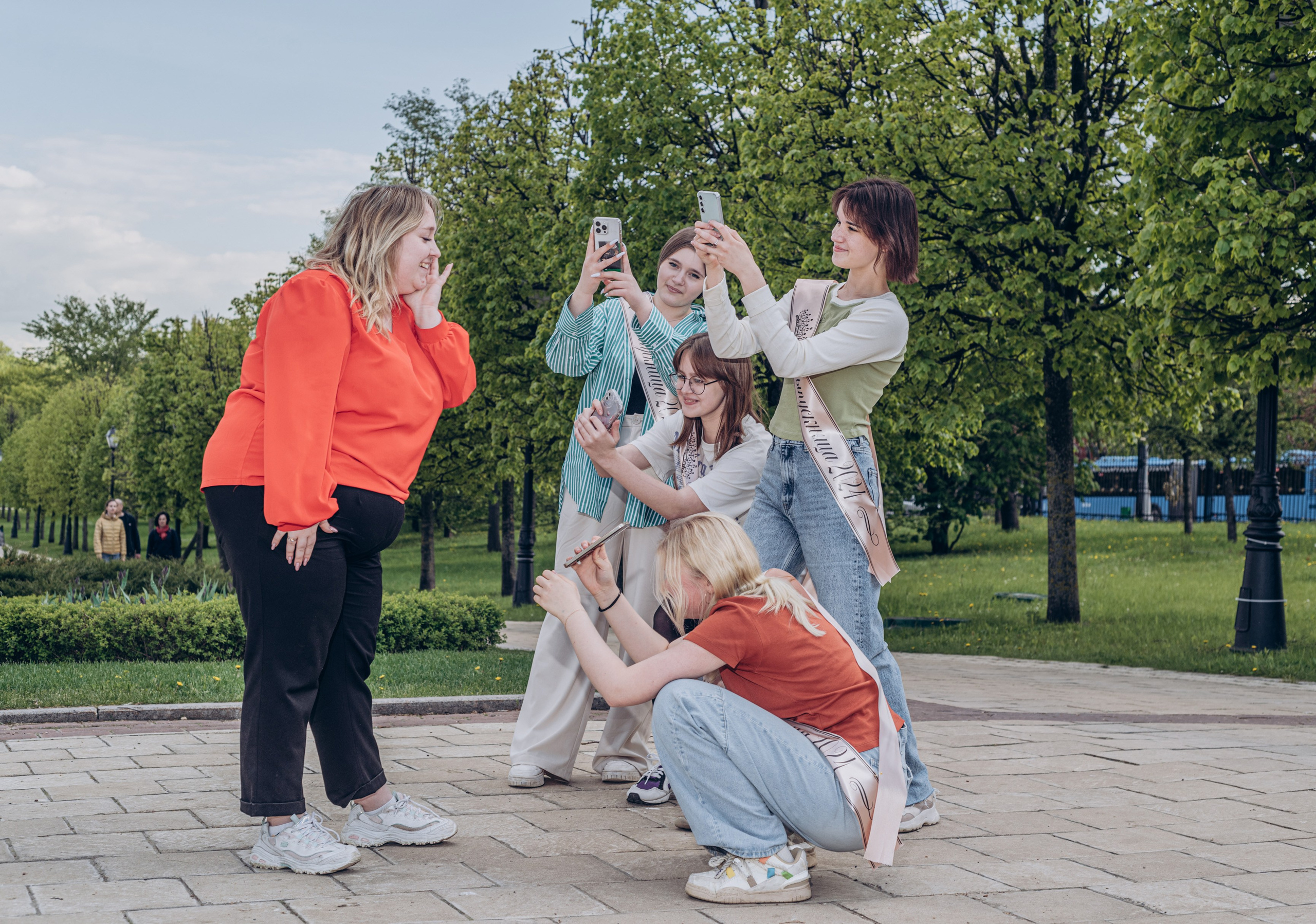 Выпускной альбом с душой — фотосессия, ретушь и дизайн в Москве. MILATE — выпускные альбомы, фотосессии и видео в Москве