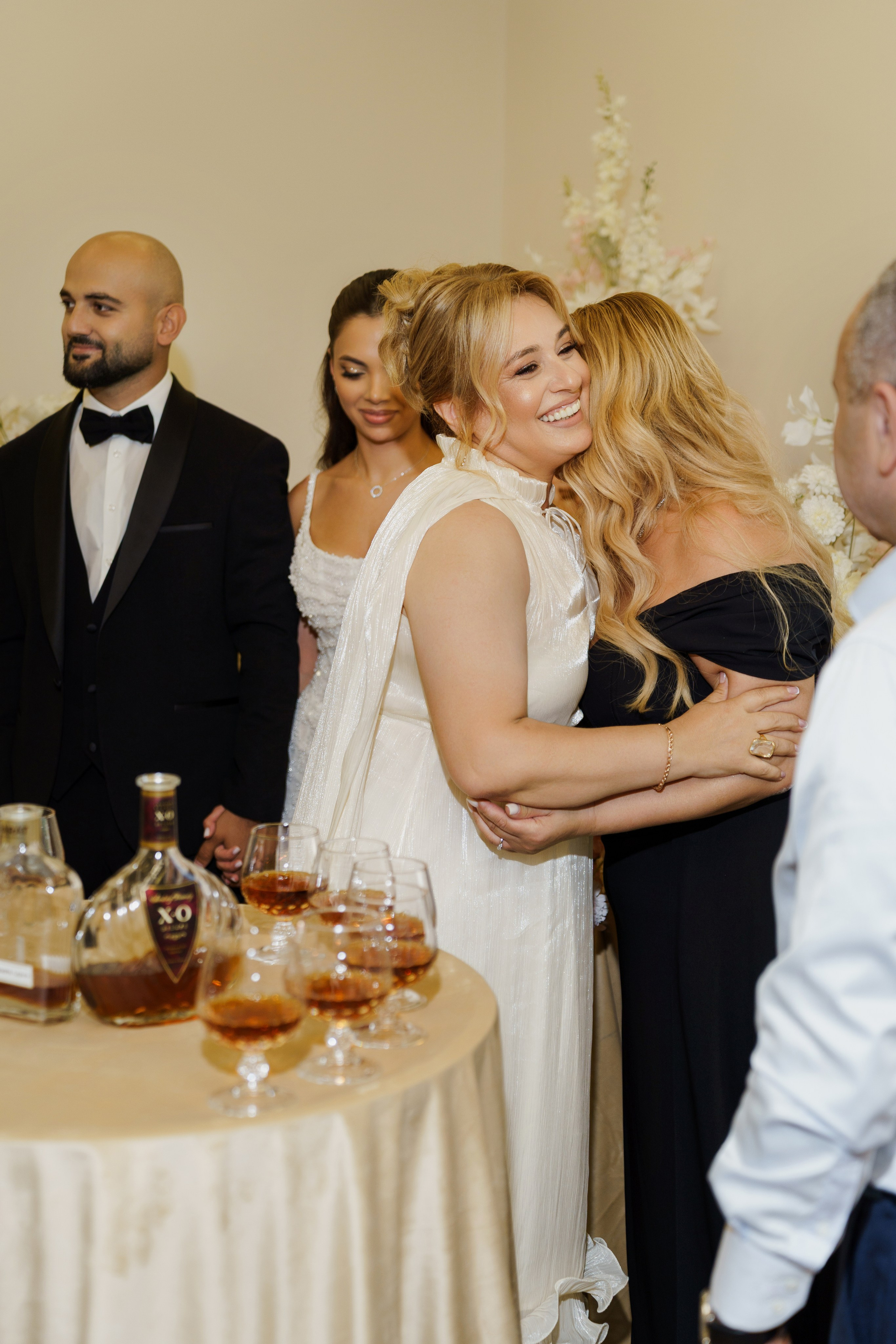 Сватовство в Краснодаре от лучших свадебных фотографов и операторов ТВИНС СТУДИО. ТВИНС СТУДИО — лучшие свадебные фотографы и видеографы в Краснодаре