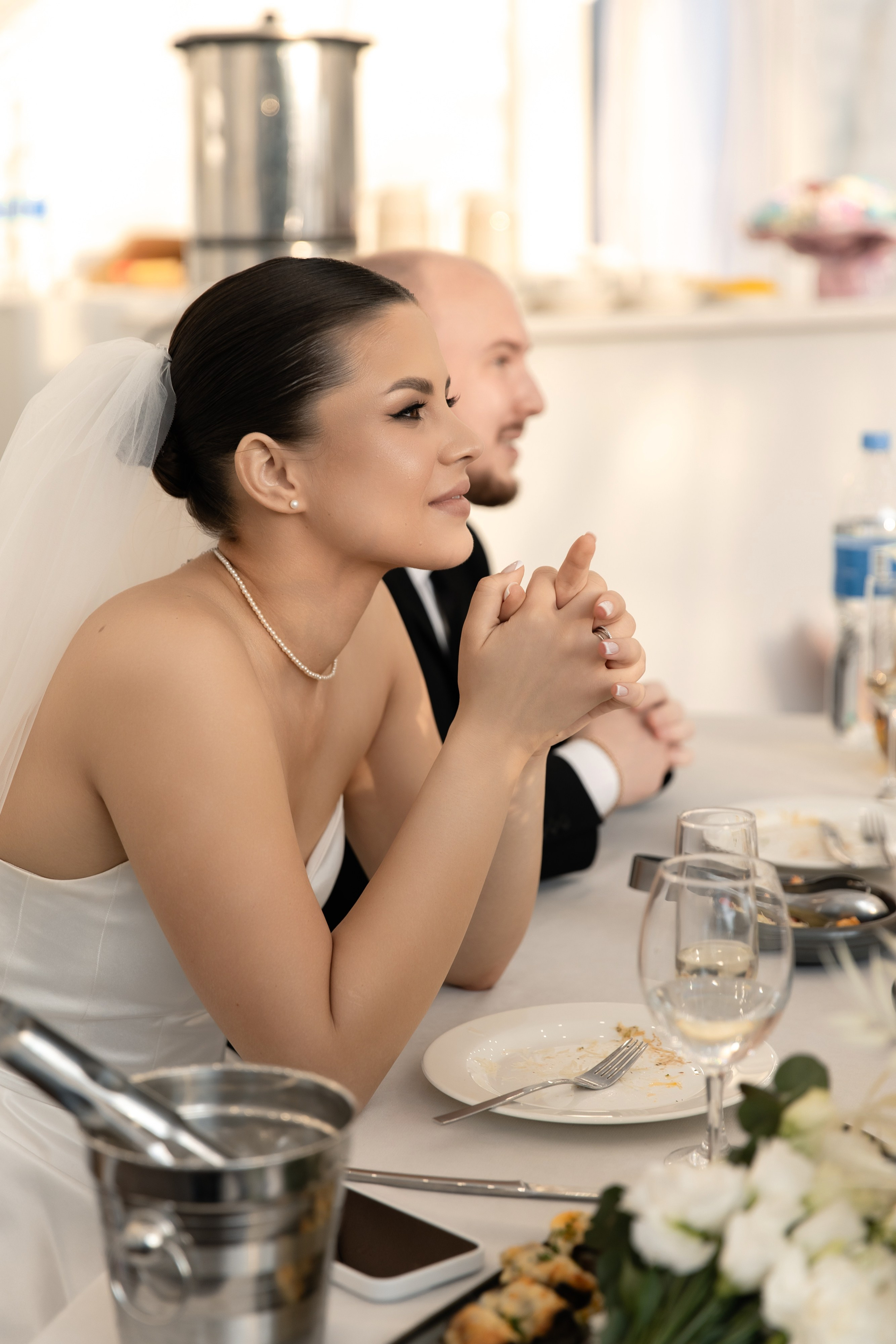 Я создаю профессиональные фотографии, которые сохраняют эмоции, детали и атмосферу вашего праздника. Свадебный фотограф во Владивостоке