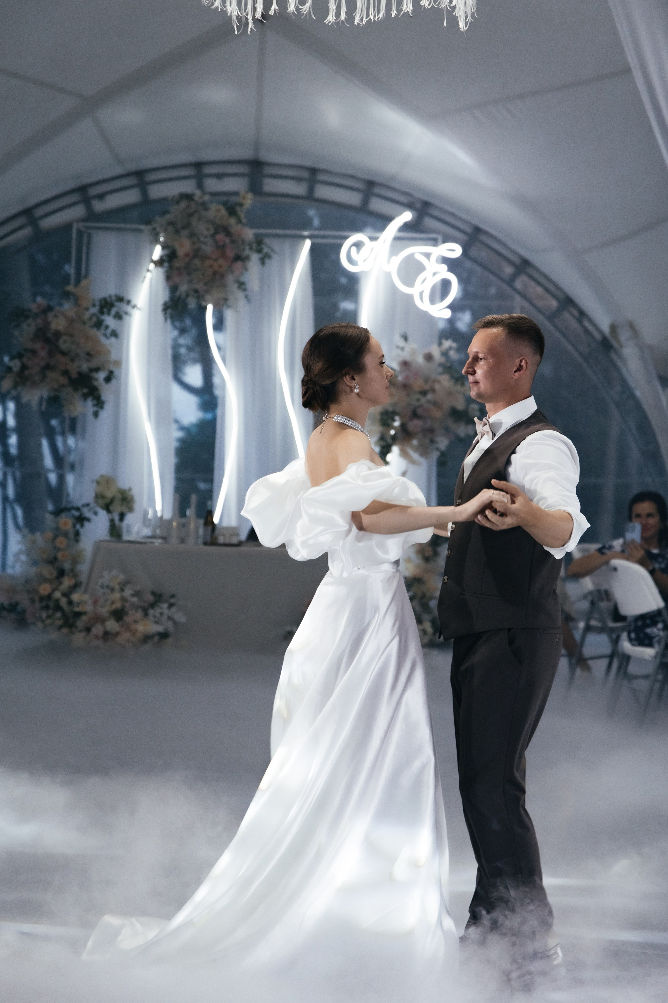 Я создаю профессиональные фотографии, которые сохраняют эмоции, детали и атмосферу вашего праздника. Свадебный фотограф во Владивостоке