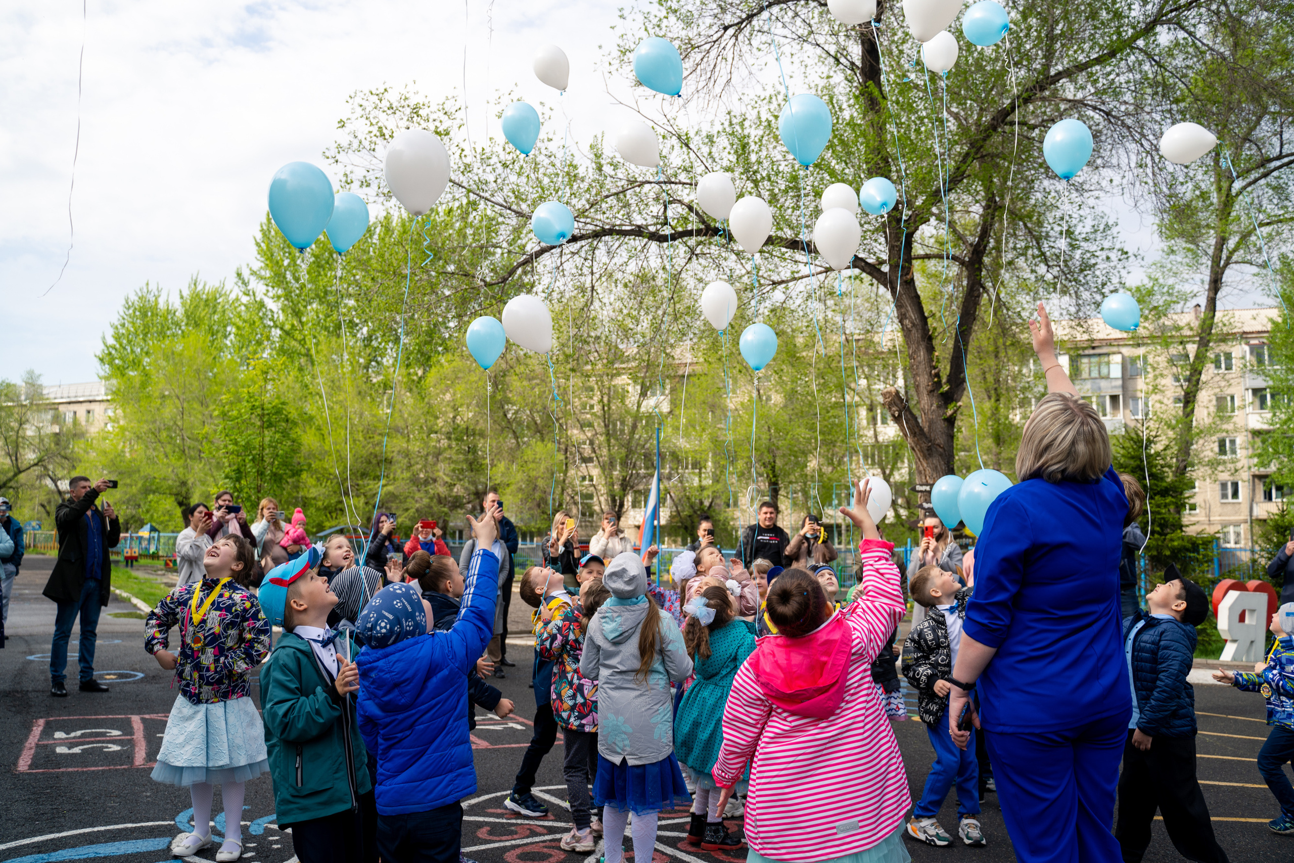 Выпускной в детском саду. Выпускные альбомы для детского сада и школы в Красноярске Мария Русяев