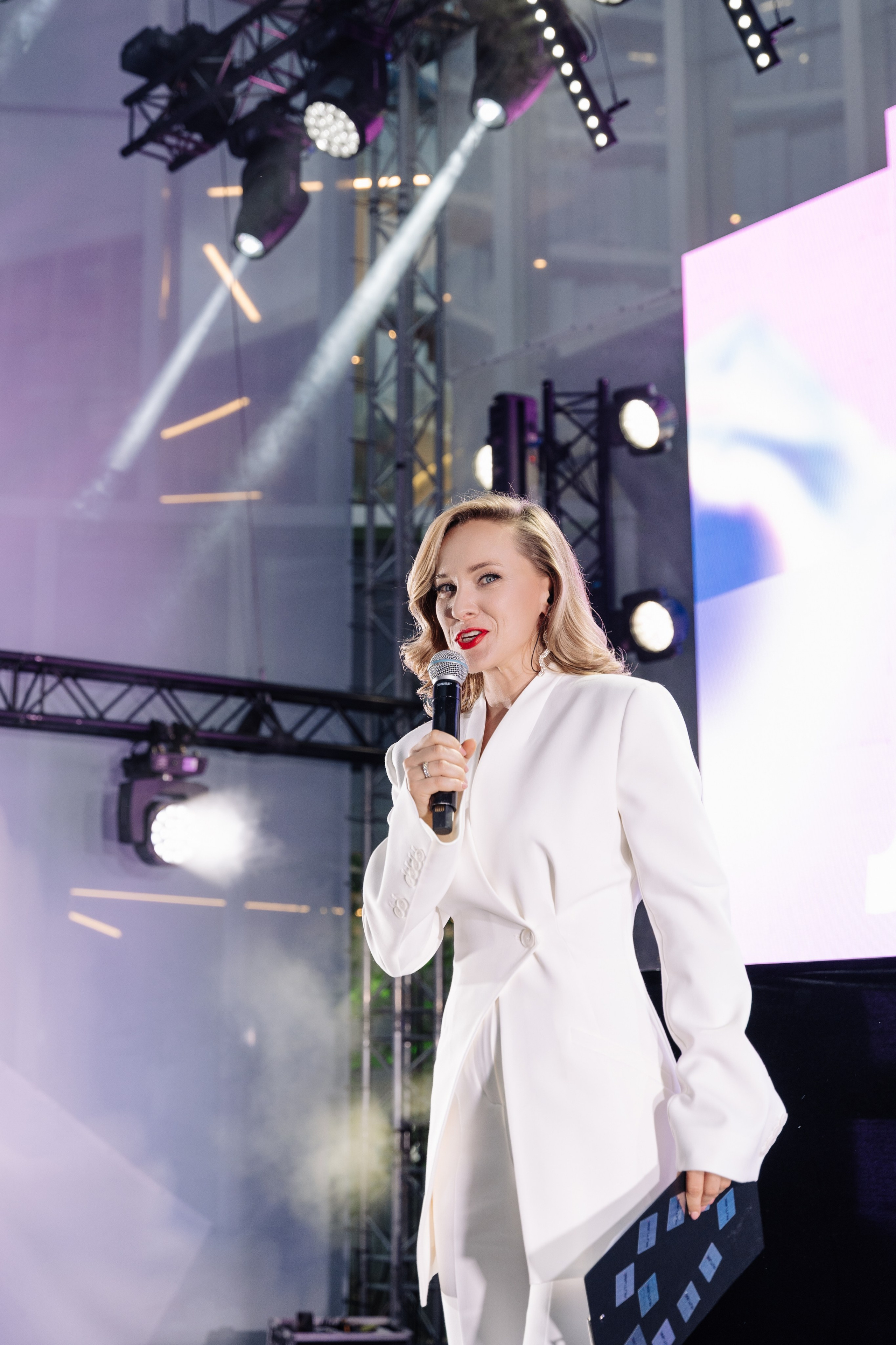 ЛЦТ ФЕСТ 2024 в арт кластере Ломоносов. Свадебные фотосессии в Москве. Фотограф Сергей Ржевский