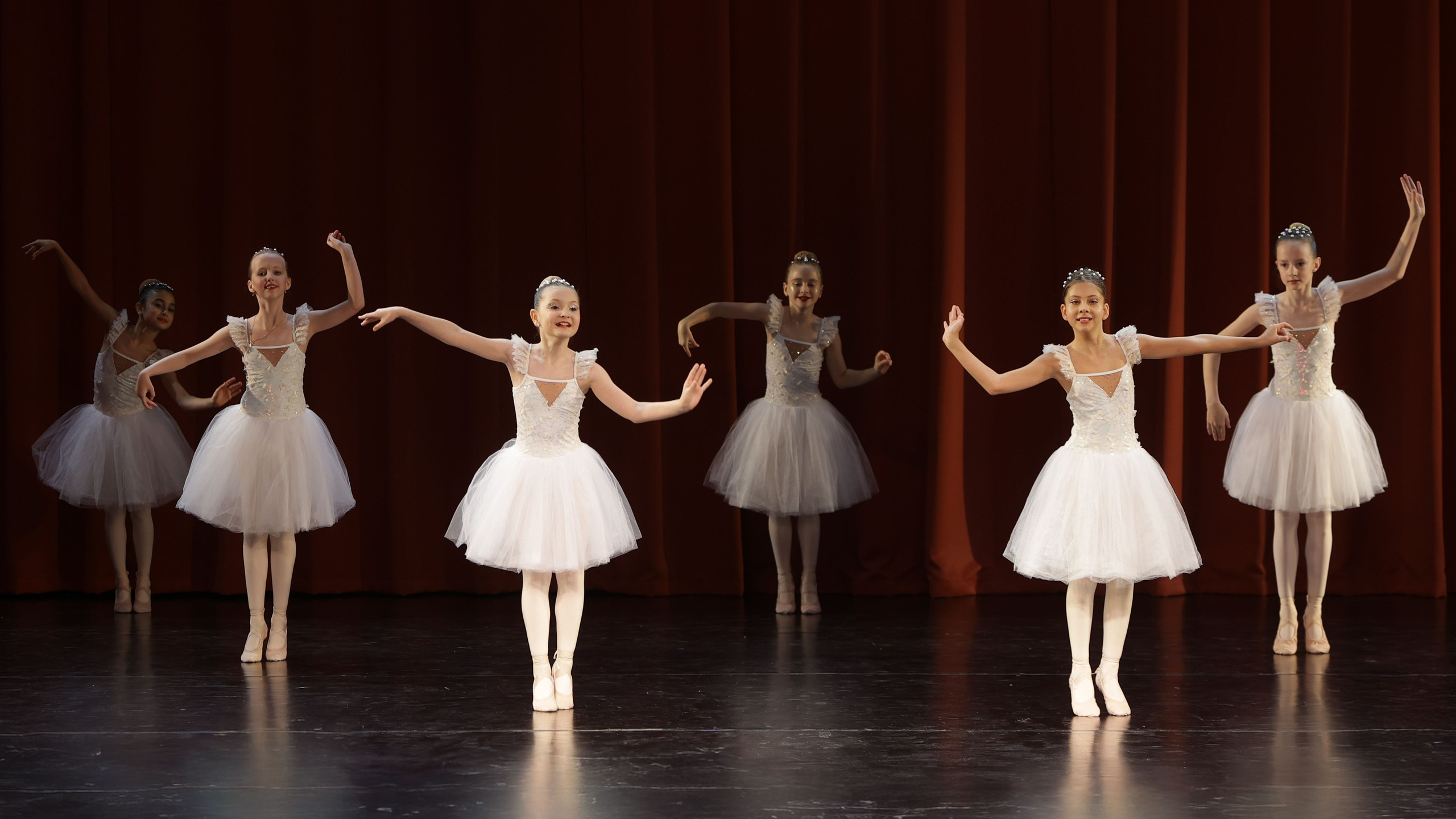 Фестиваль хореографического искусства «КУБОК ЛЕГЕНДЫ — 2025». Выпускные альбомы и школьный фотограф в Подольске, Троицке, Щербинке, Москве и Московской области