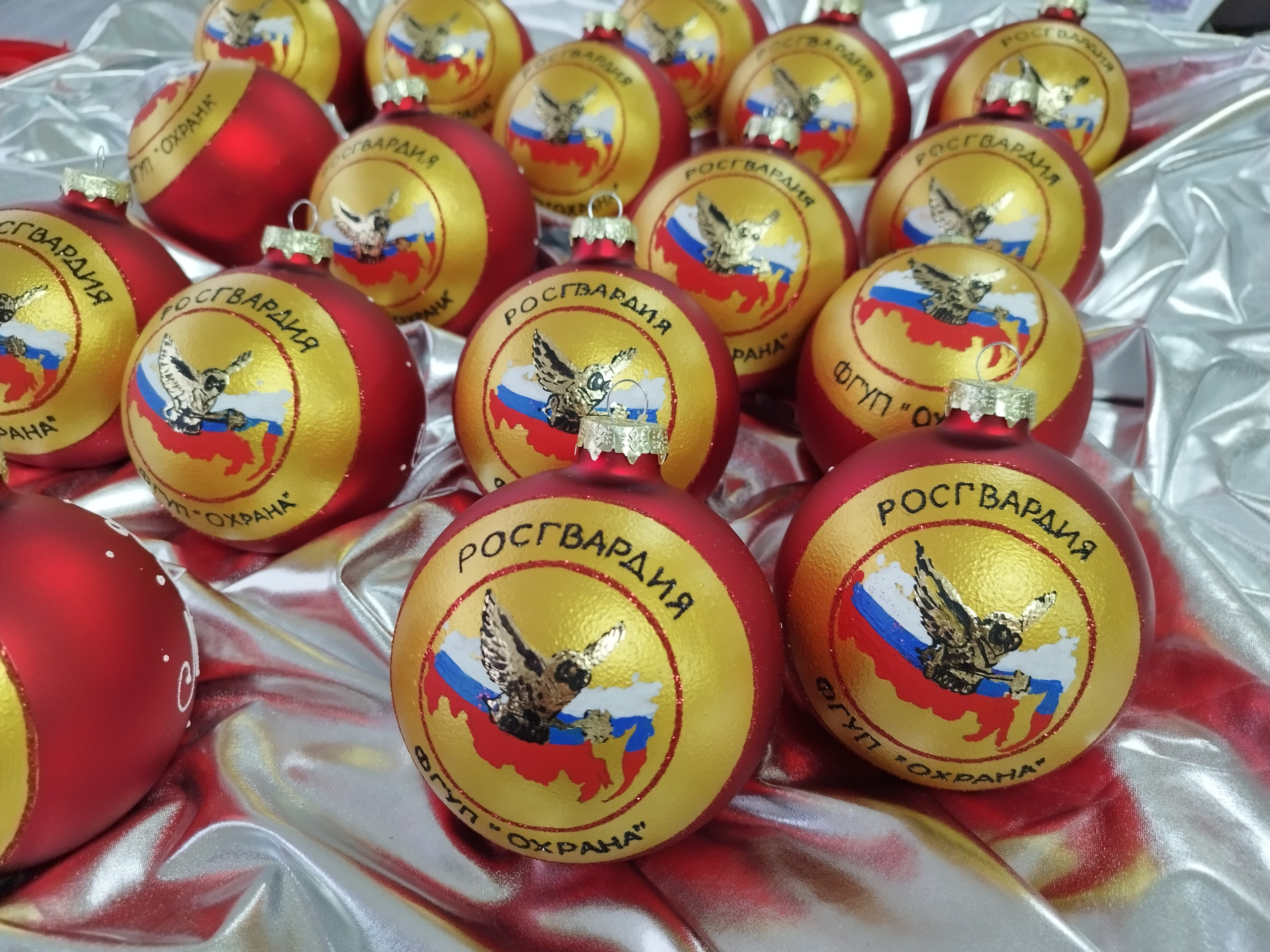 Портфолио — 2. Художественная ручная роспись елочных шаров и корпоративные подарки!
