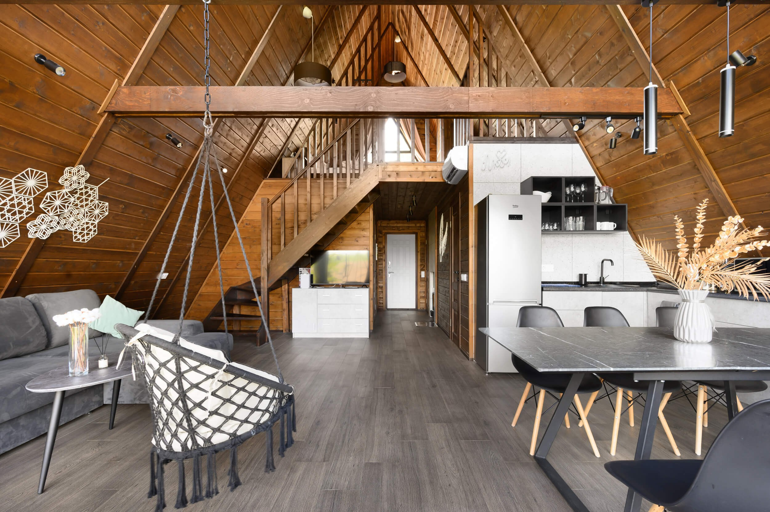 День рождения в доме с уличным чаном, баней - коттедж на 6 человек. Коттедж А-фрейм с баней и уличным чаном в Подмосковье - в аренду для отдыха