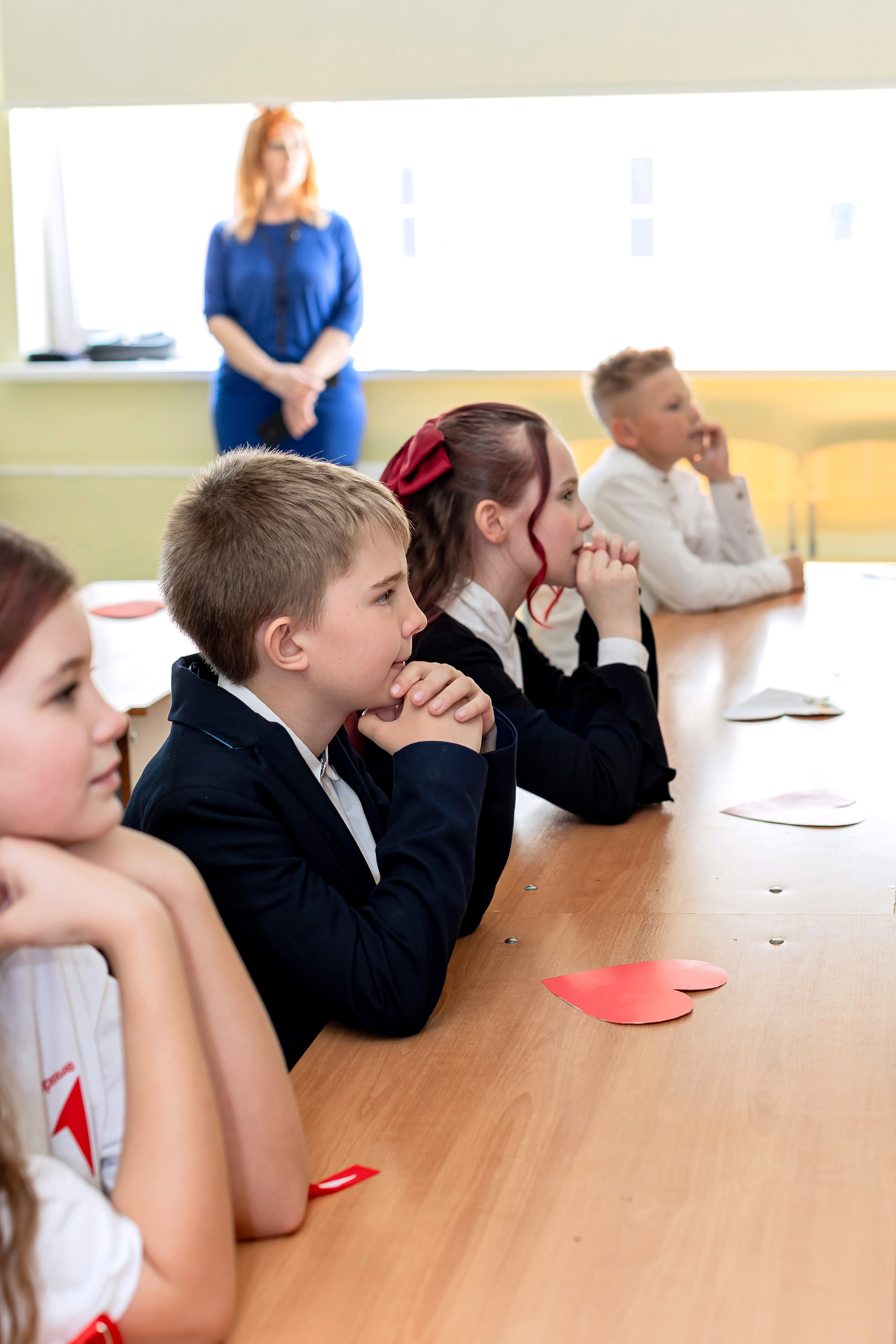 Выпускной в начальной школе в классе. Фотограф и видеограф Москва. Свадебный фотограф, видеограф. Выпускные альбомы. Оживающие альбомы