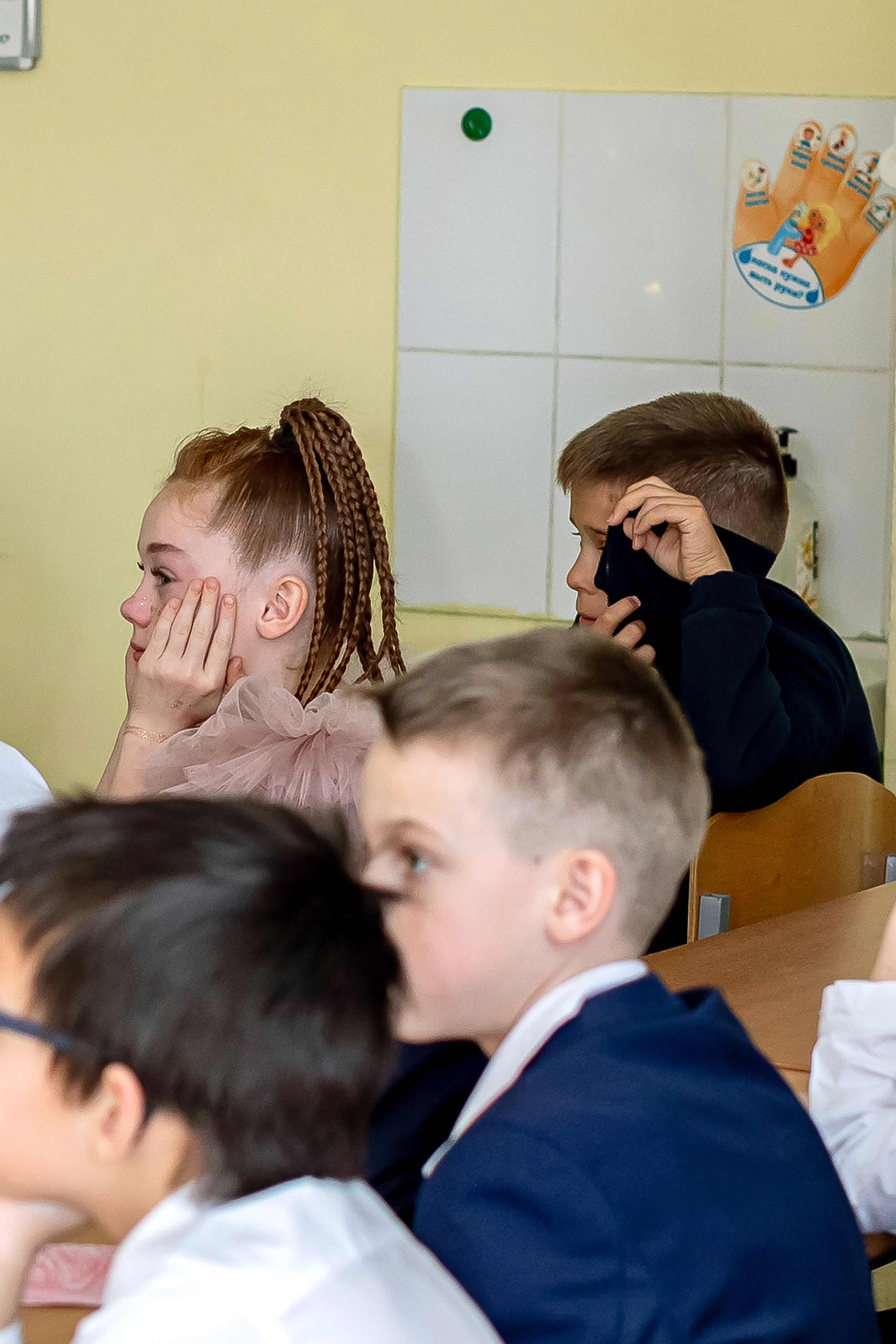 Выпускной в начальной школе в классе. Фотограф и видеограф Москва. Свадебный фотограф, видеограф. Выпускные альбомы. Оживающие альбомы