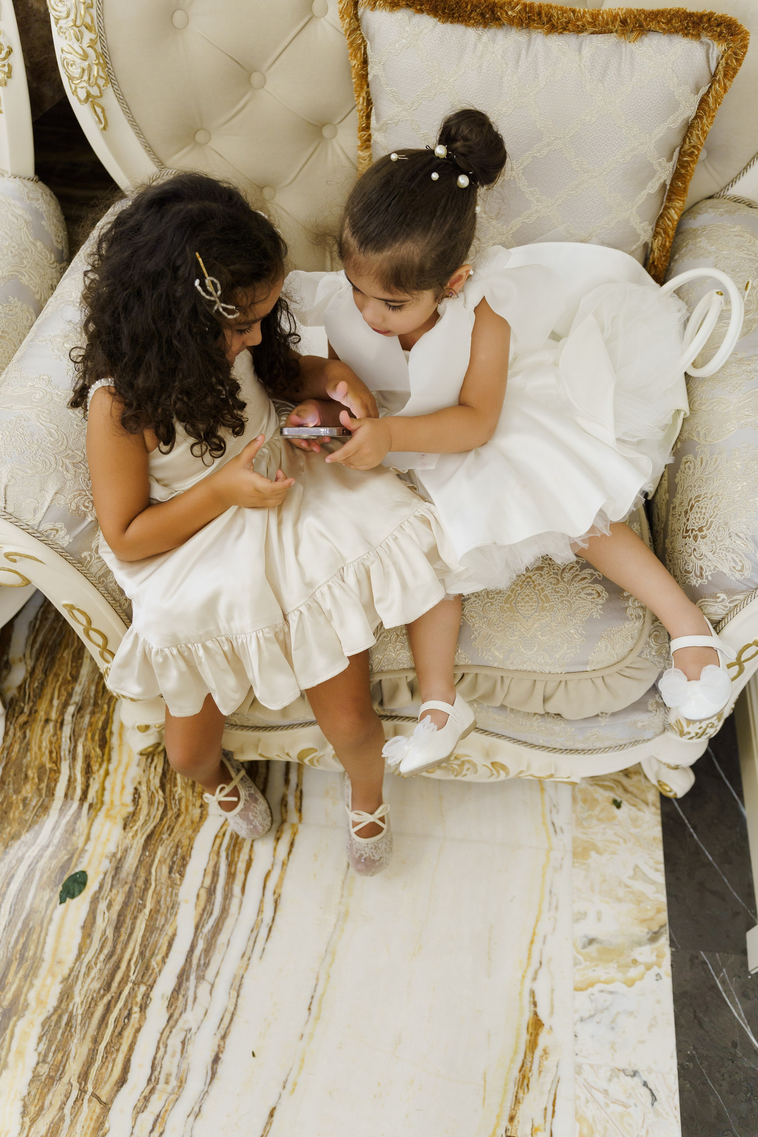 Сватовство в Краснодаре от лучших свадебных фотографов и операторов ТВИНС СТУДИО. ТВИНС СТУДИО — лучшие свадебные фотографы и видеографы в Краснодаре