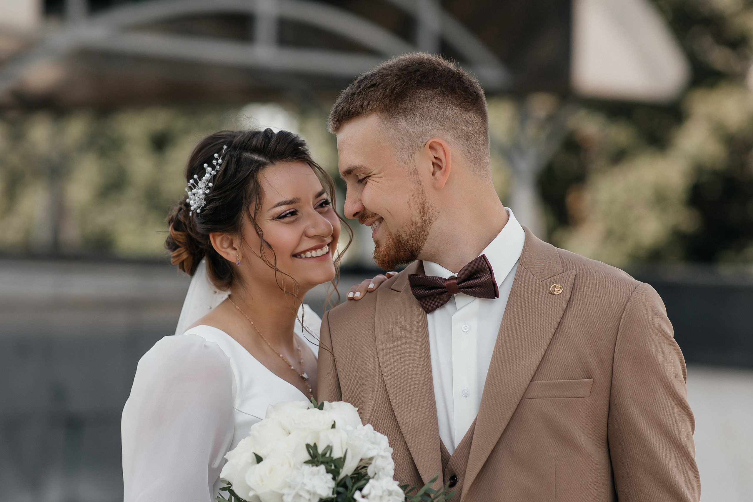 Свадебная фотосессия у Дома Музыки. Свадебный фотограф в Москве Дарья Олендарёва