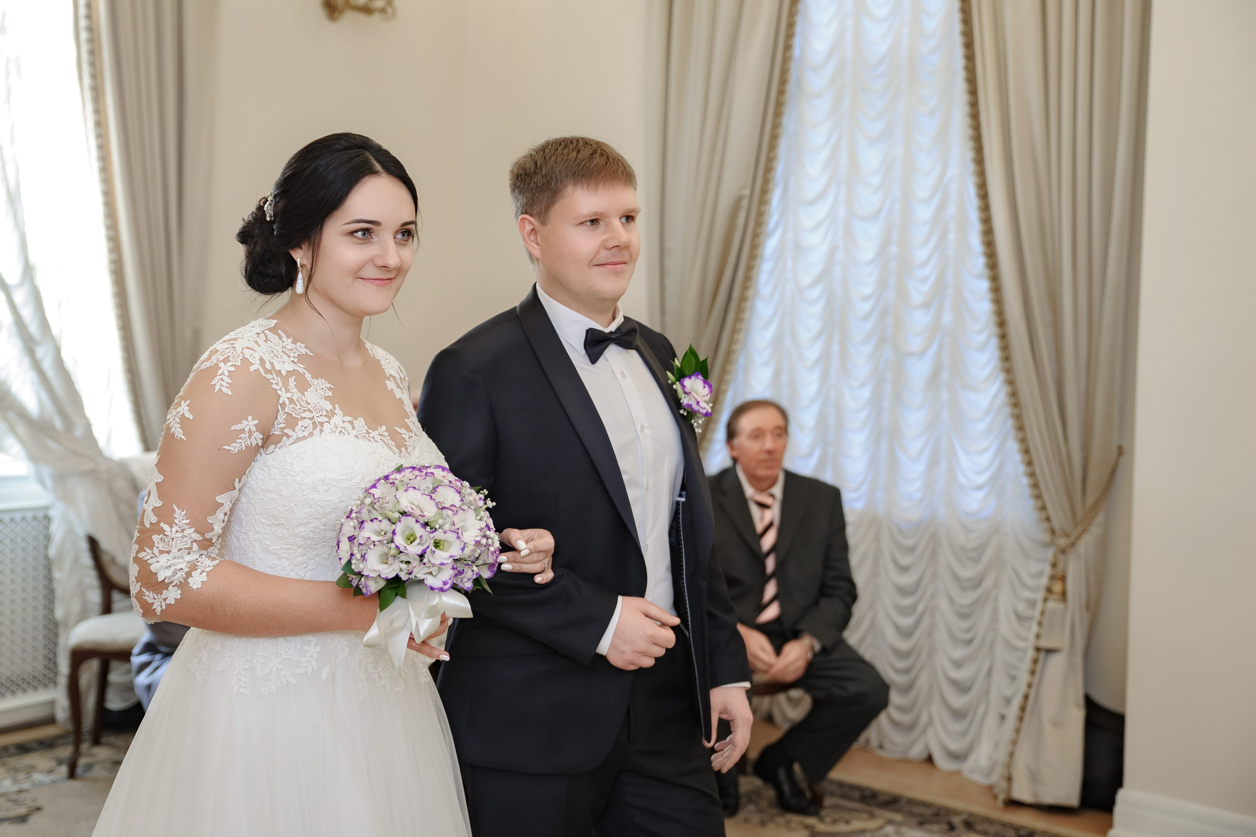 Фотограф на свадебную фотосессию в загс на регистрацию брака в Санкт-Петербурге цены.