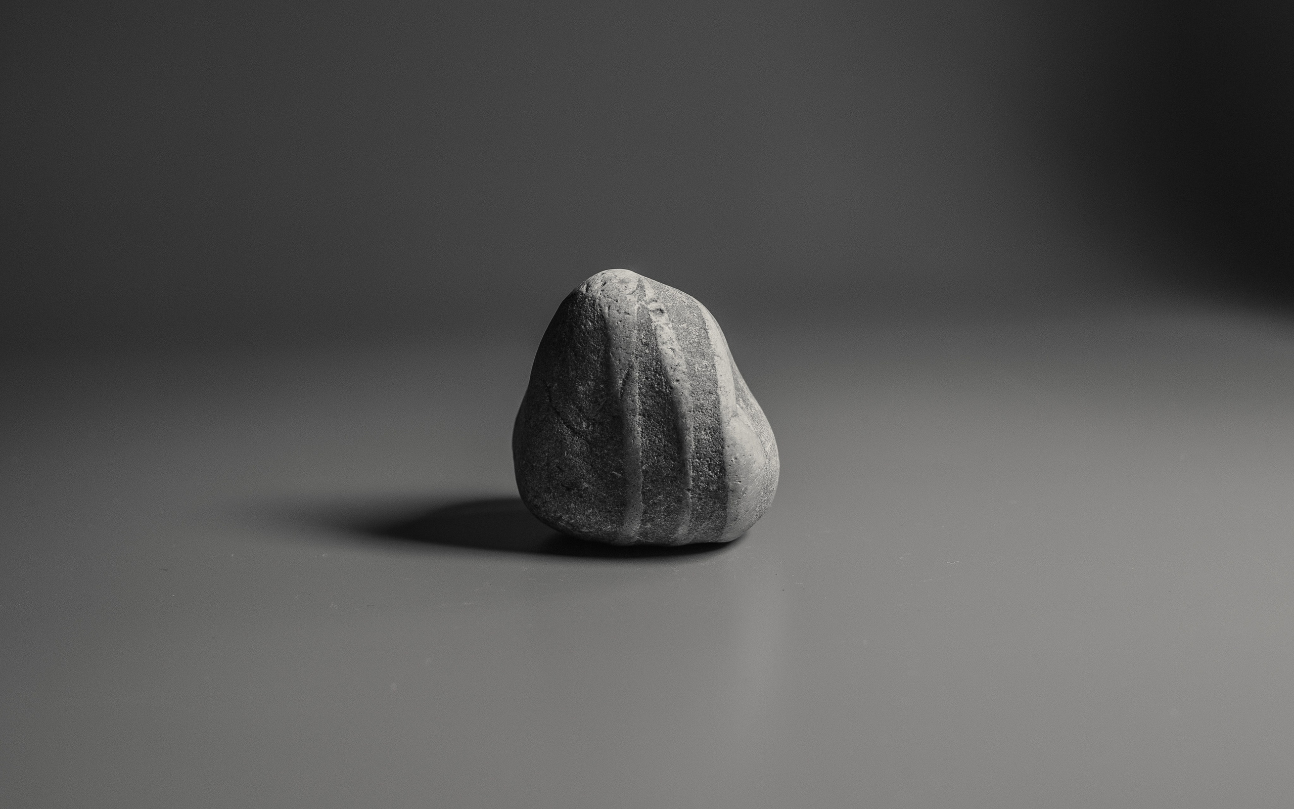 минималистичная фотография камня