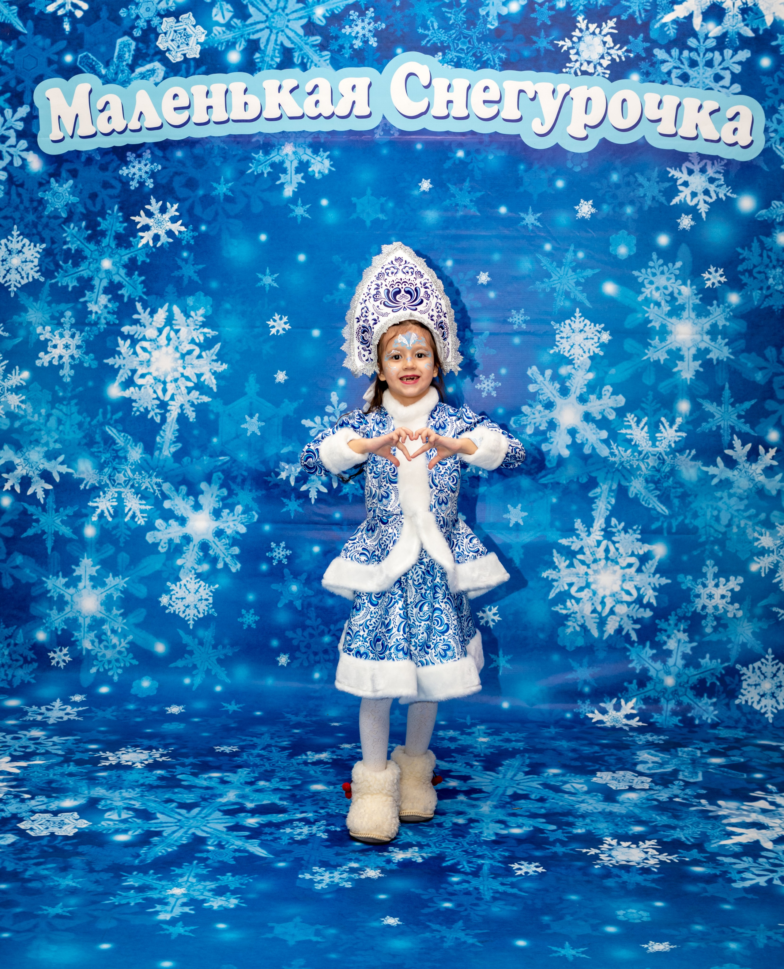 Фотосессия Маленьких Снегурочек. Фотограф в Красноярске. Портреты, семья, прогулки по городу и ваши праздники
