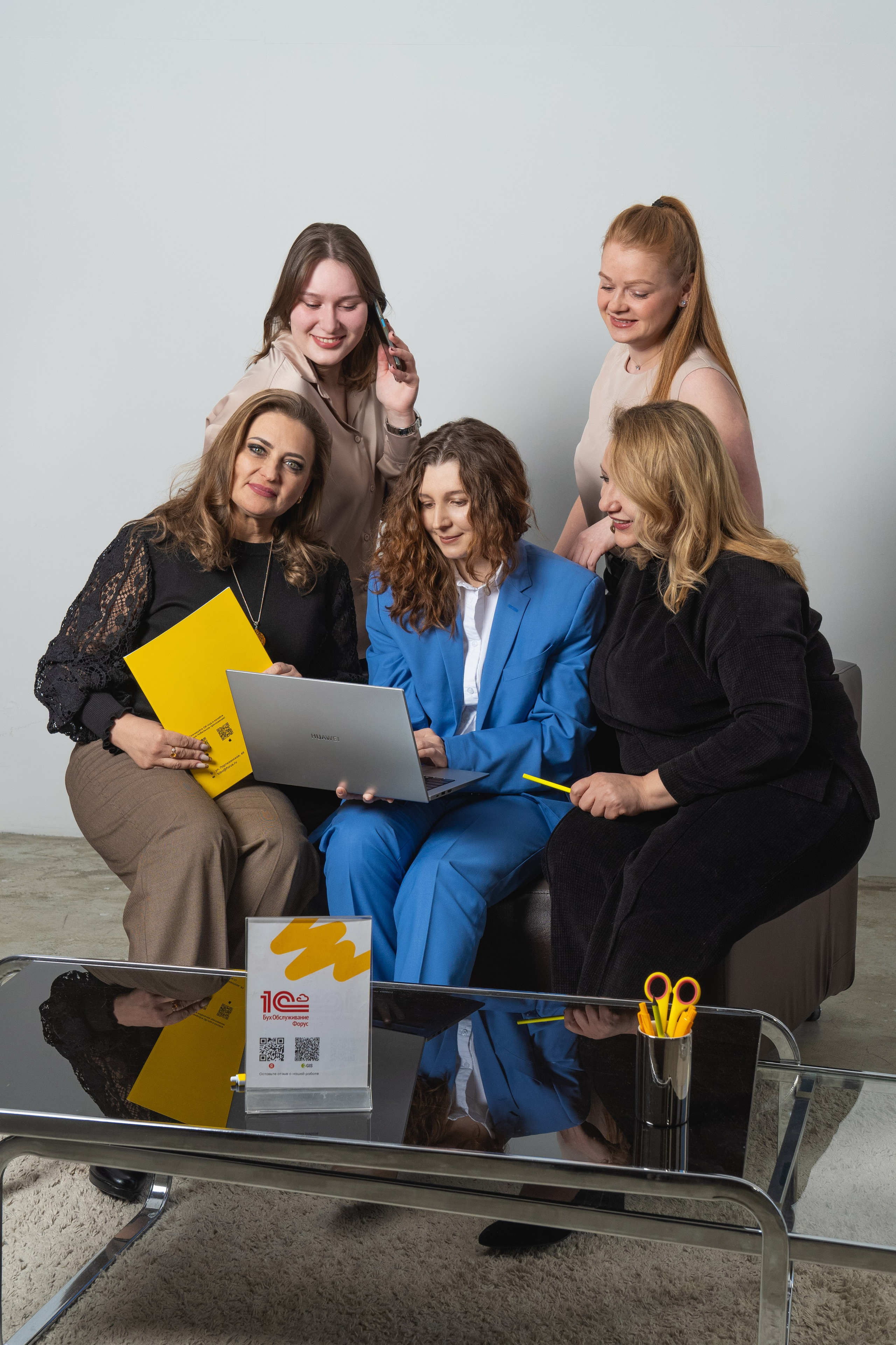 Занимаюсь профессиональной фотографией и живу рядом с Байкалом. Работаю в разных жанрах