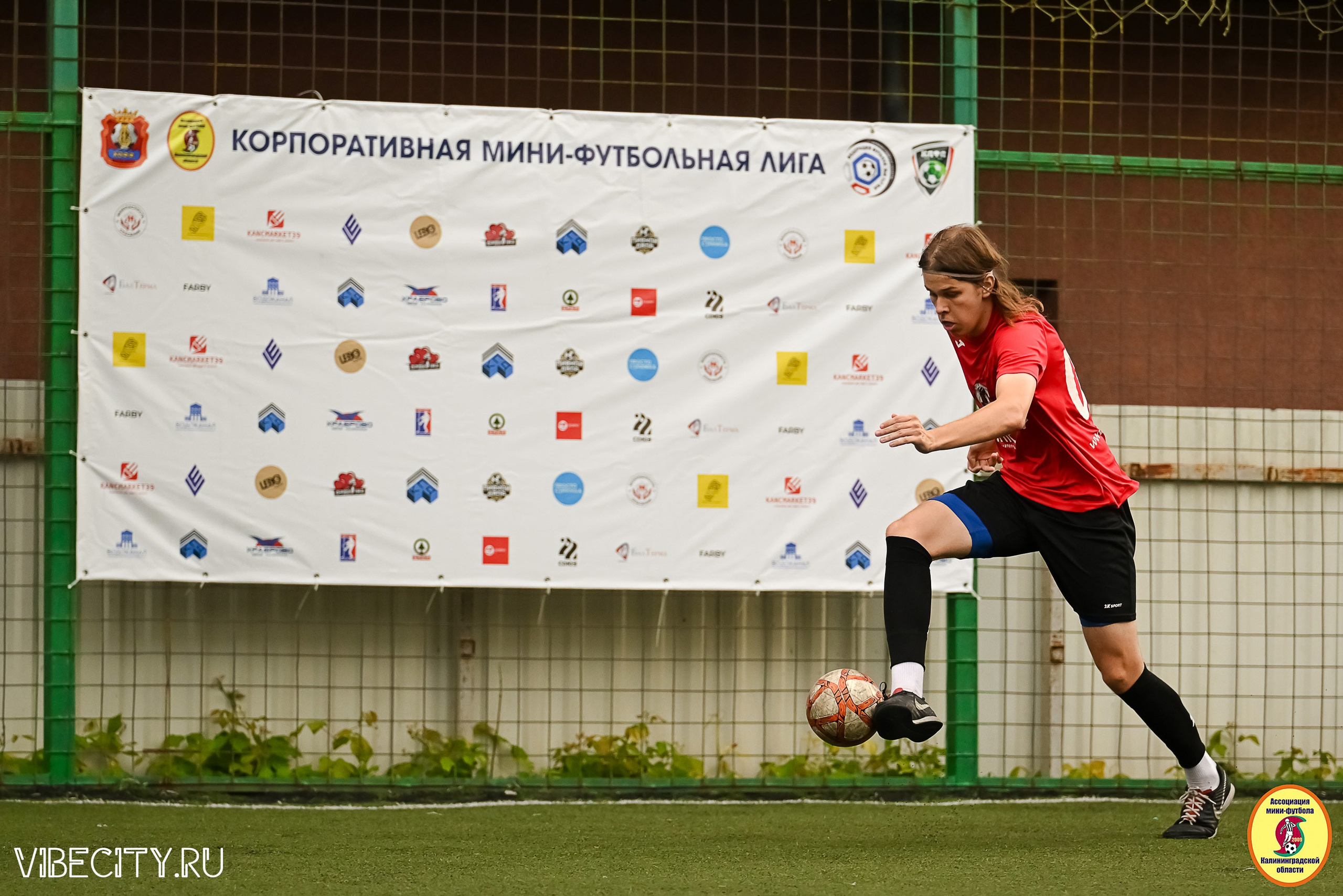 ИГРЫ МИНИ-ФУТБОЛЬНОЙ И КОРПОРАТИВНОЙ ЛИГИ. VIBECITY.RU Вайб Сити Ру Фоторепортажи Фотоотчеты Калининград