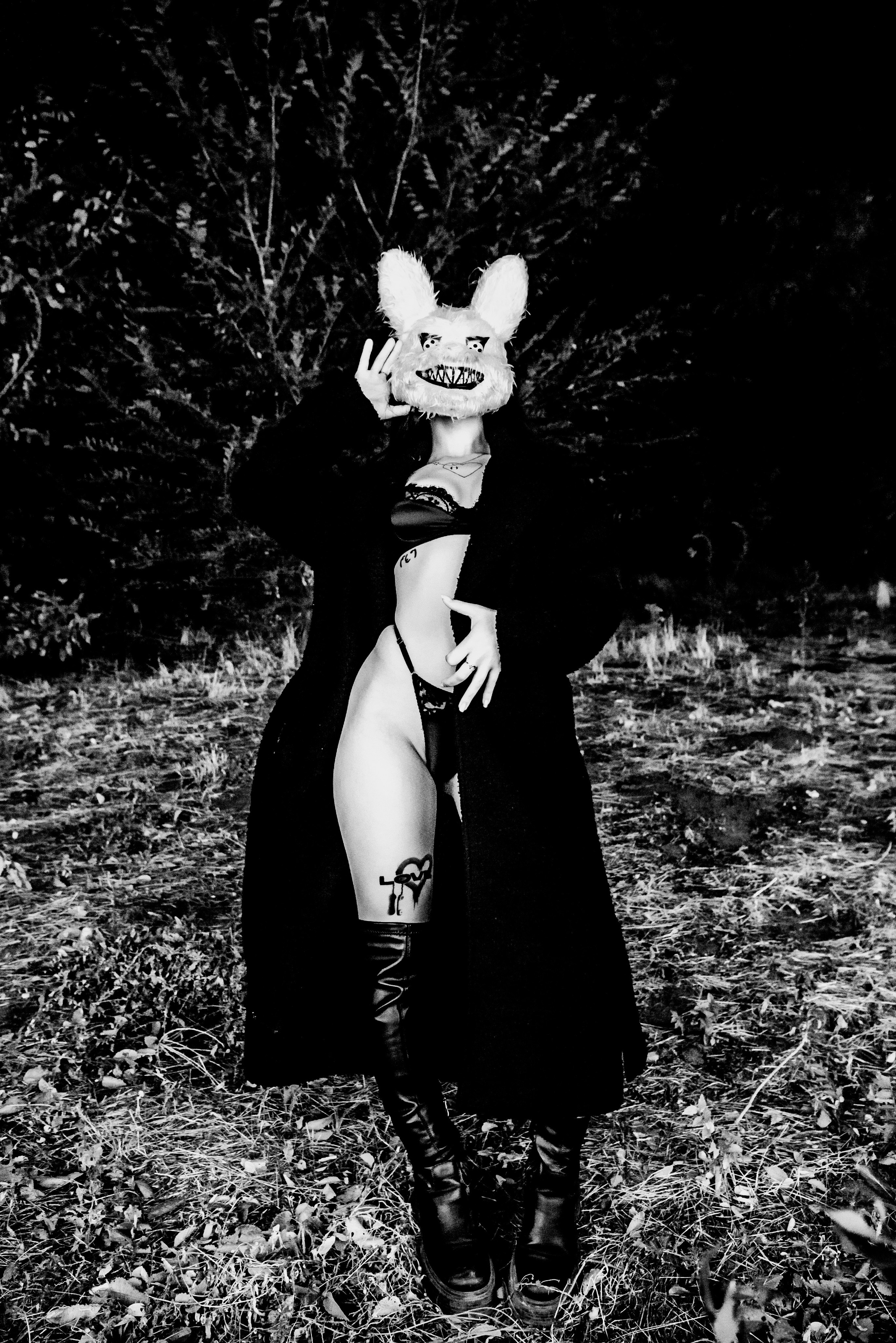 Индивидуальная эротическая фотосессия на улице в Волгограде. Фотограф в Волгограде и Волжском Александр Горбань