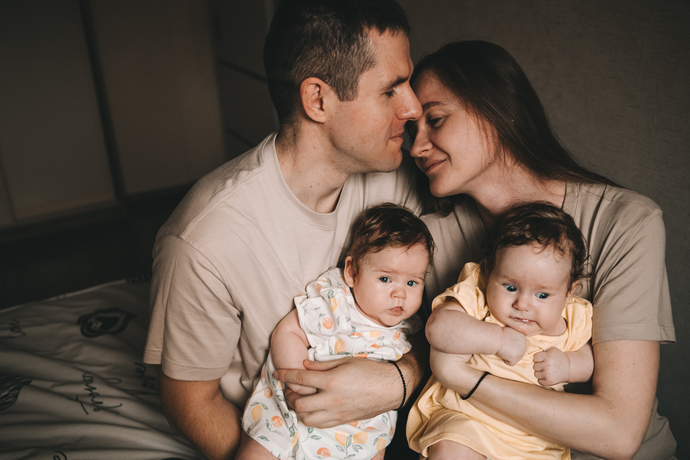 Кира и Мира. Фотограф новорожденных в стиле lifestyle в Воронеже Юлия Ключникова