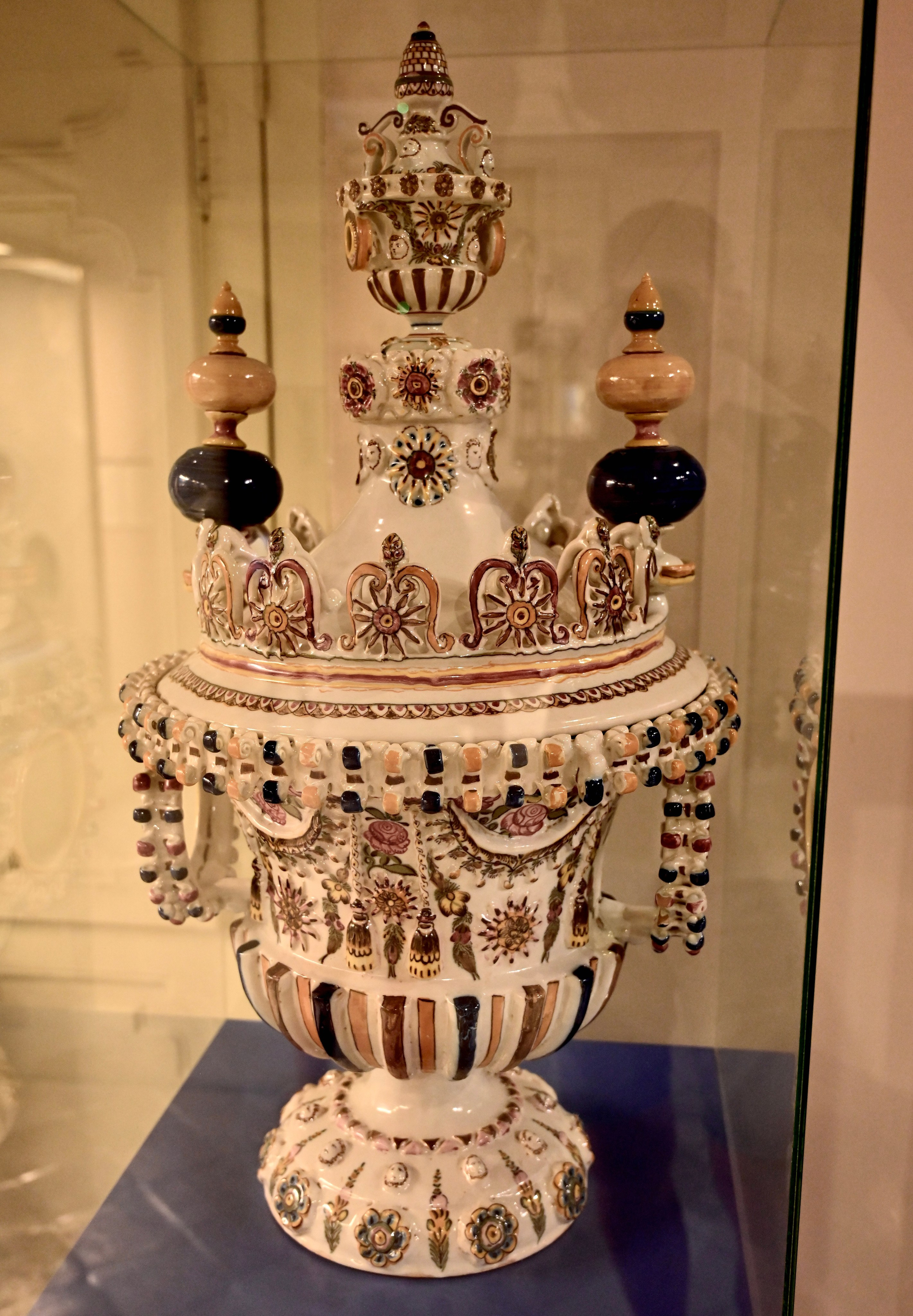 Музей фарфора/Дворец маркиза Дос Агуас (с патио и парадными залами). Гид и фотограф в Валенсии Новиков Михаил