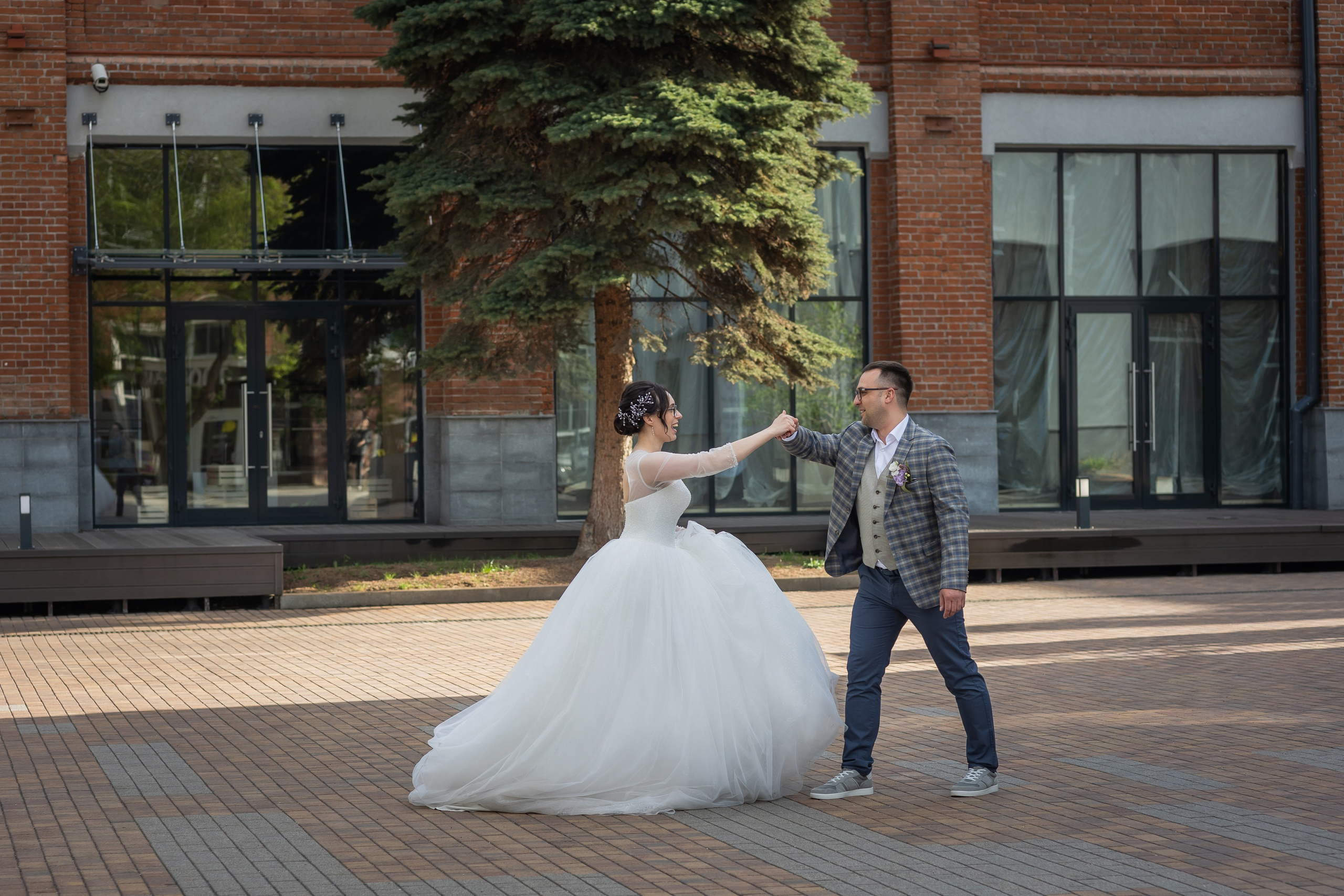 Миша и Маша. Весенняя свадьба 18.04.2023. Семейный фотограф в Москве Наталья Чуб, заказать Фотокнигу