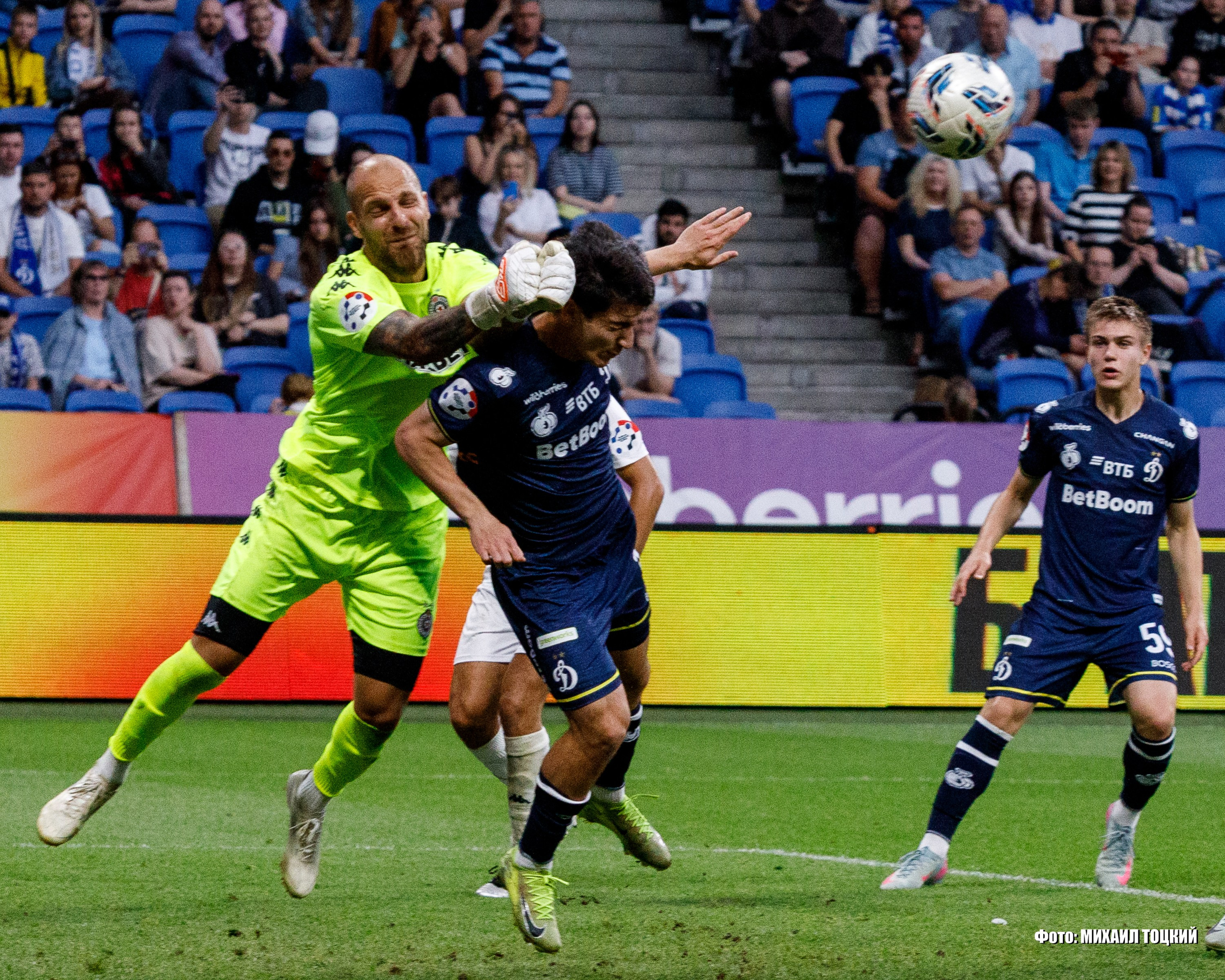 Фоторепортаж. ФК Динамо — ФК Партизан. Михаил Тоцкий портретный и репортажный фотограф в Москве