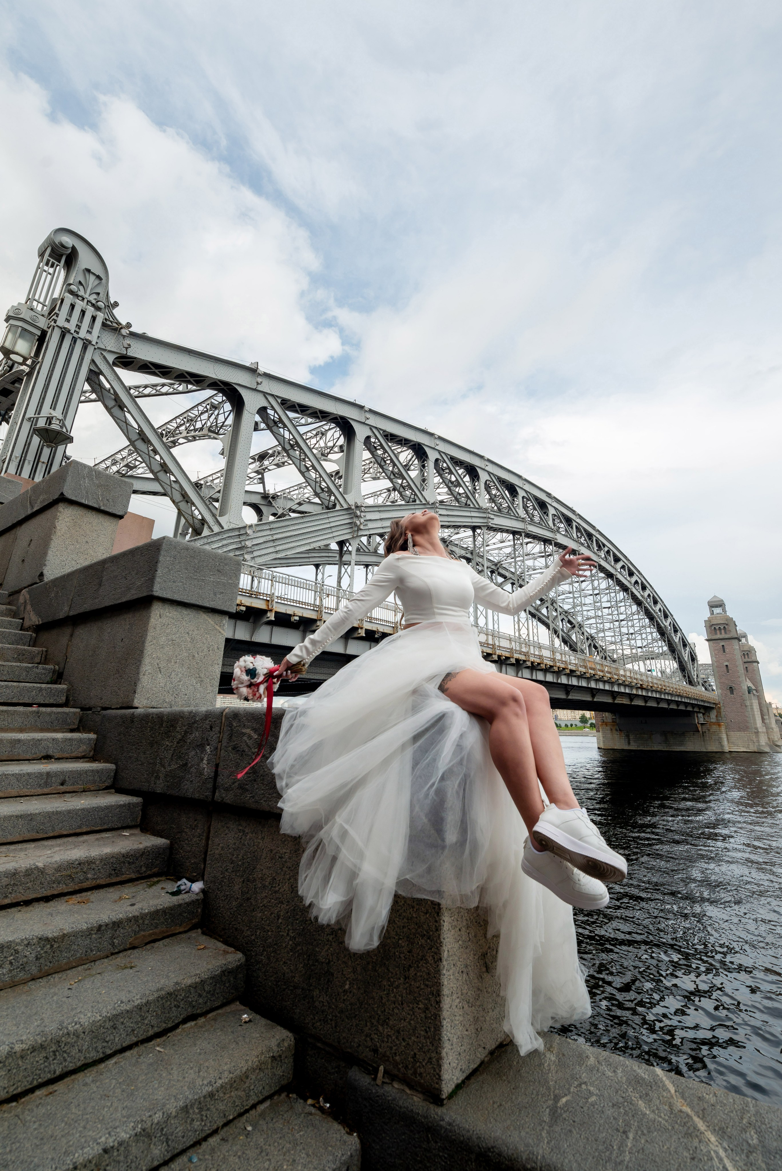 Экстравагантная свадебная фотосессия Светланы и Славы по нетрадиционным и оригинальным местам для свадебной прогулки в Санкт-Петербурге. Портретный, семейный и свадебный фотограф в Санкт-Петербурге и в Пушкине Ширяев Денис