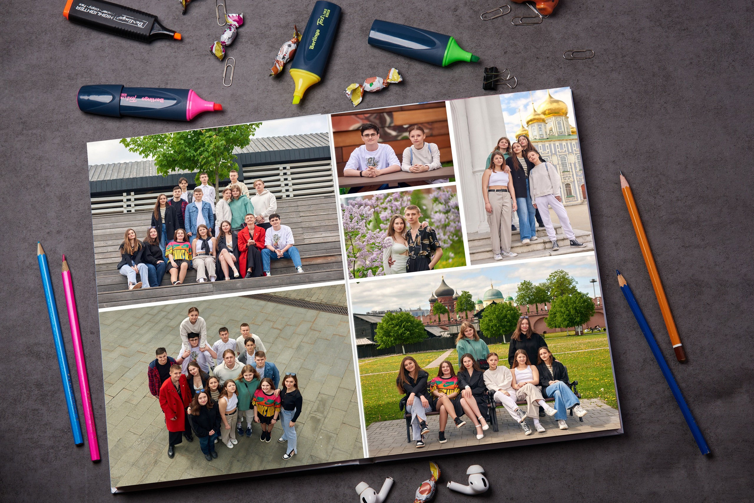 Разворот школьного альбома с групповыми фотографиями одноклассников. Фотограф Владимир Греков