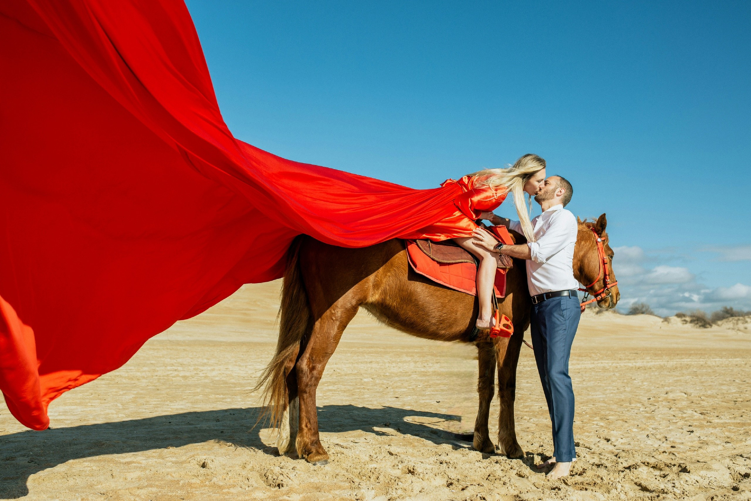 Фотосессия на лошадях на пляже Джемете в Анапе