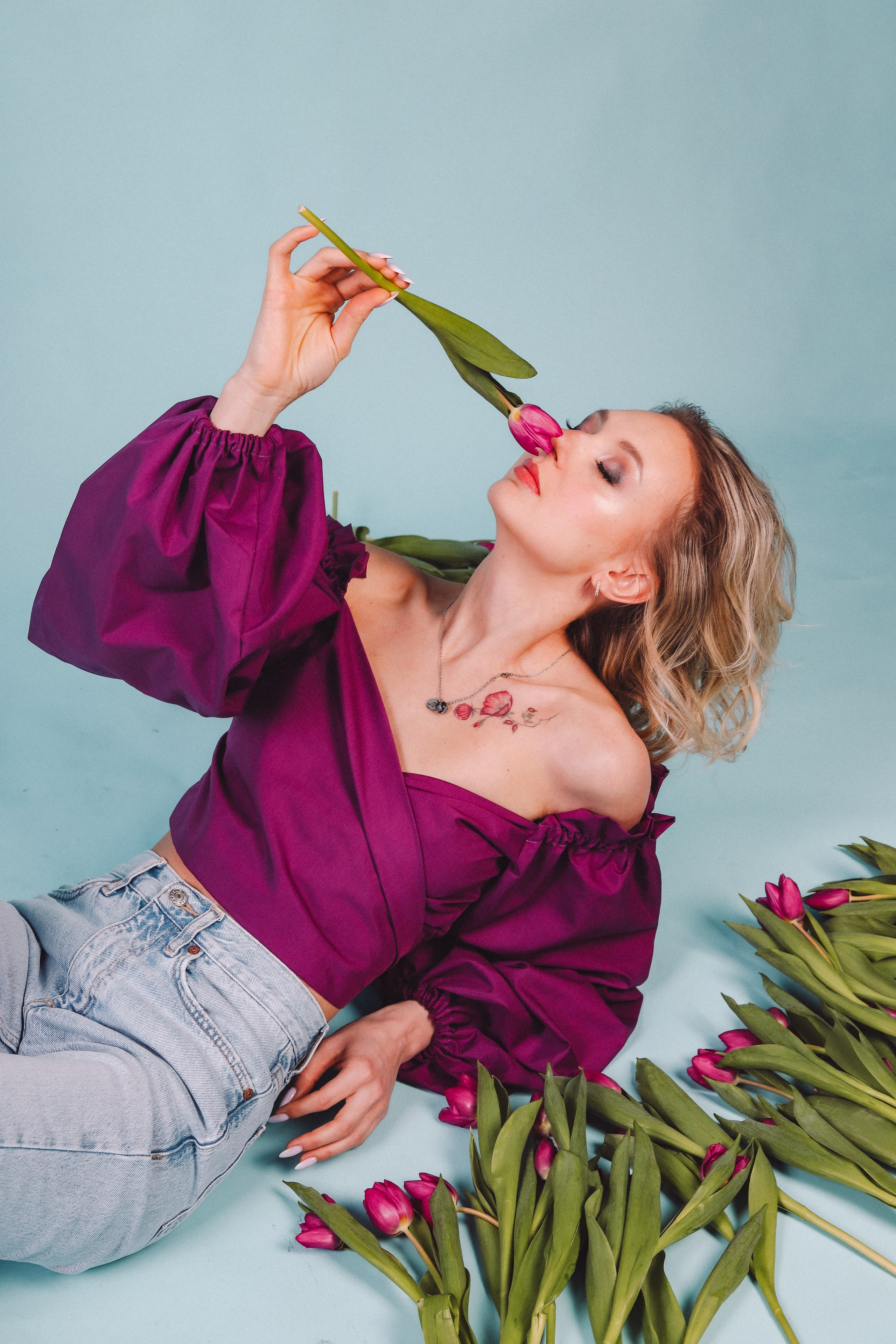 Зал «Grey» c цветами. Фотостудия LIGHT в Люберцах