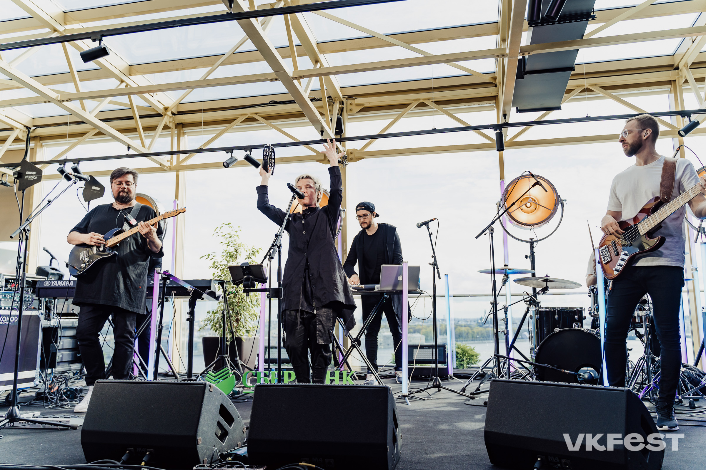 Сурганова и Оркестр — живое выступление на VK Fest 2020. Святослав Буньков | фотограф