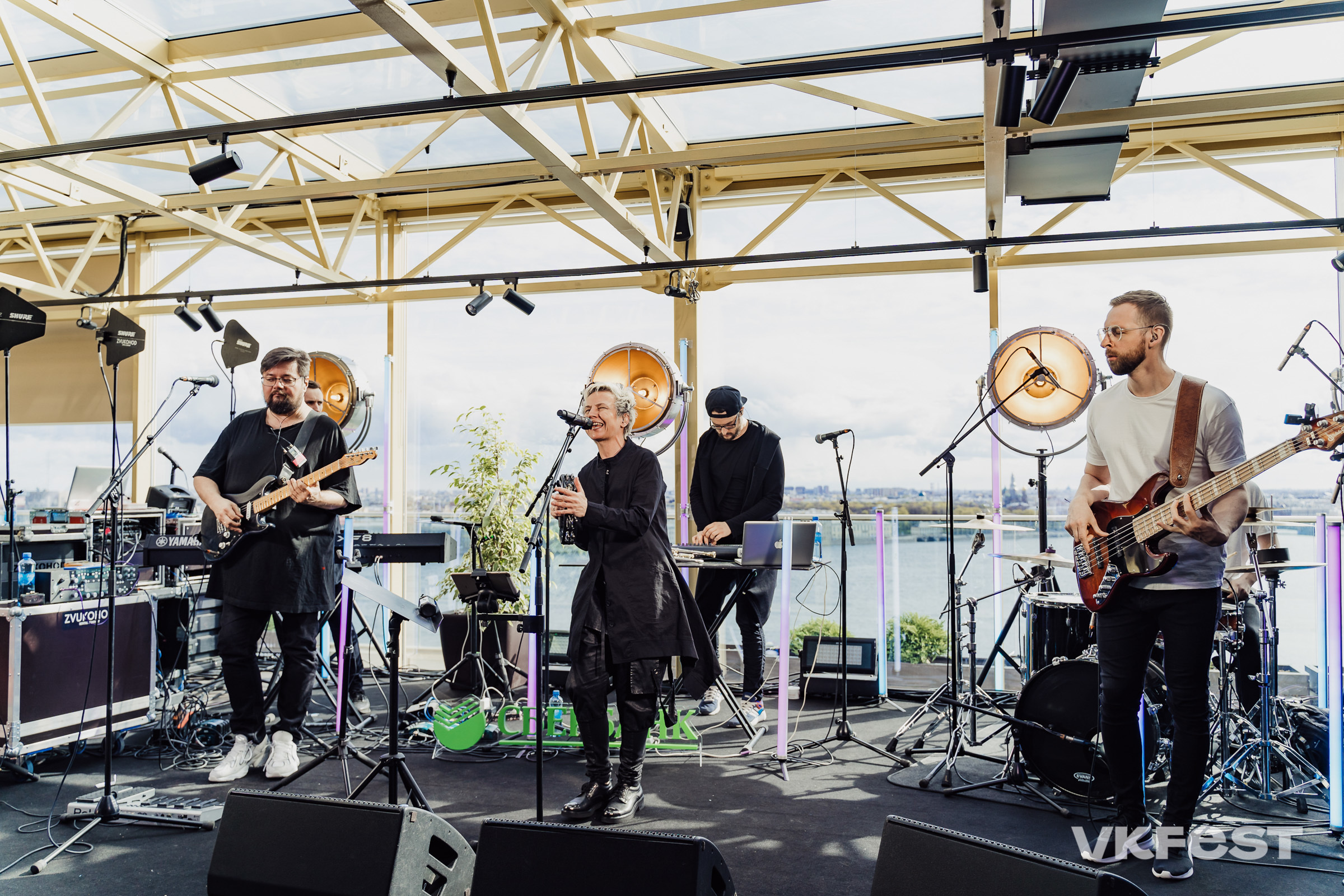 Сурганова и Оркестр — живое выступление на VK Fest 2020. Святослав Буньков | фотограф