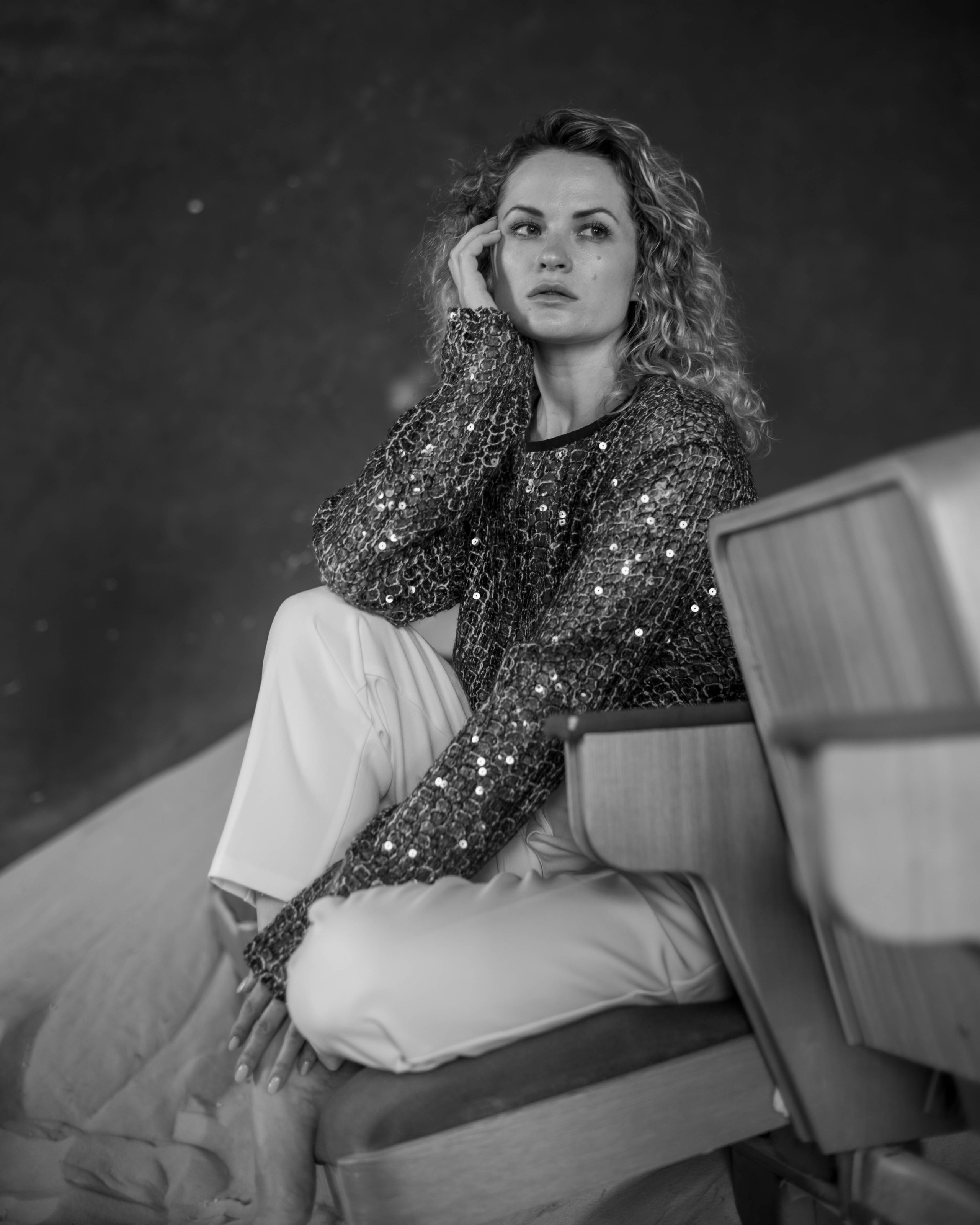 Юля. Женский фотограф. Создатель украшений ручной работы. Модель