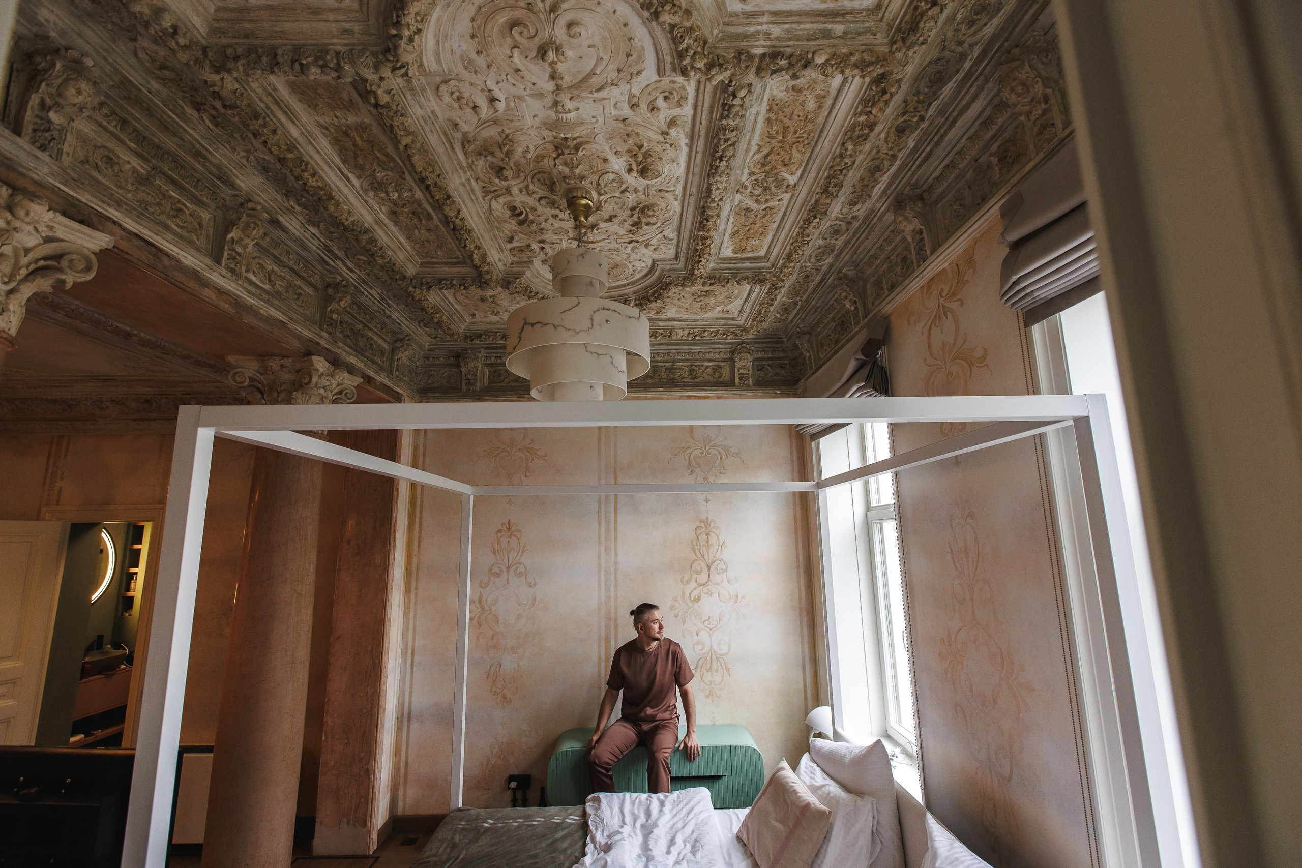 Свадебная фотосессия в Москве: услуги фотографа на свадьбу с креативным подходом