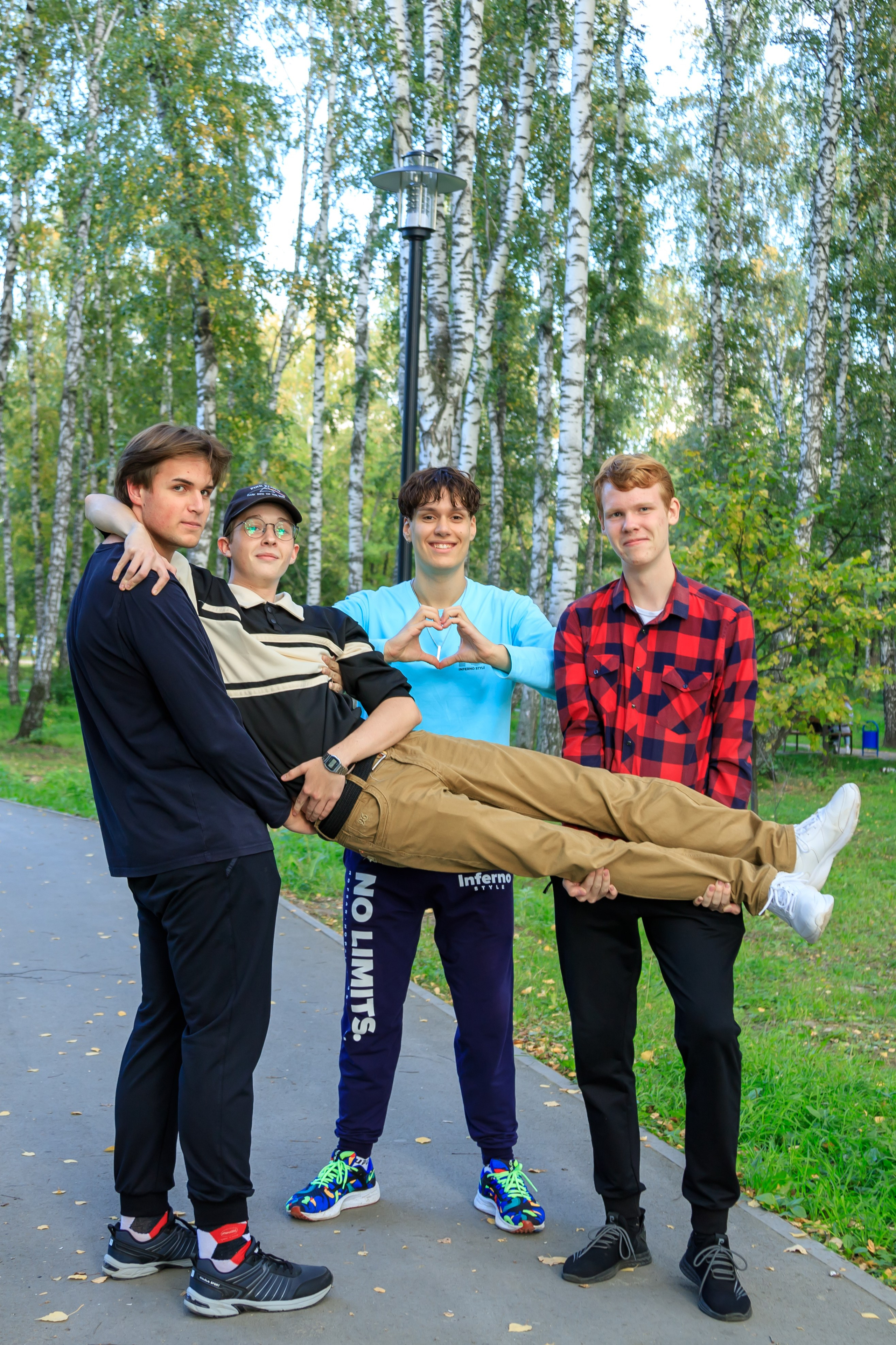 Прогулка с классом. Выпускные альбомы — заказать альбом на выпускной в Новосибирске