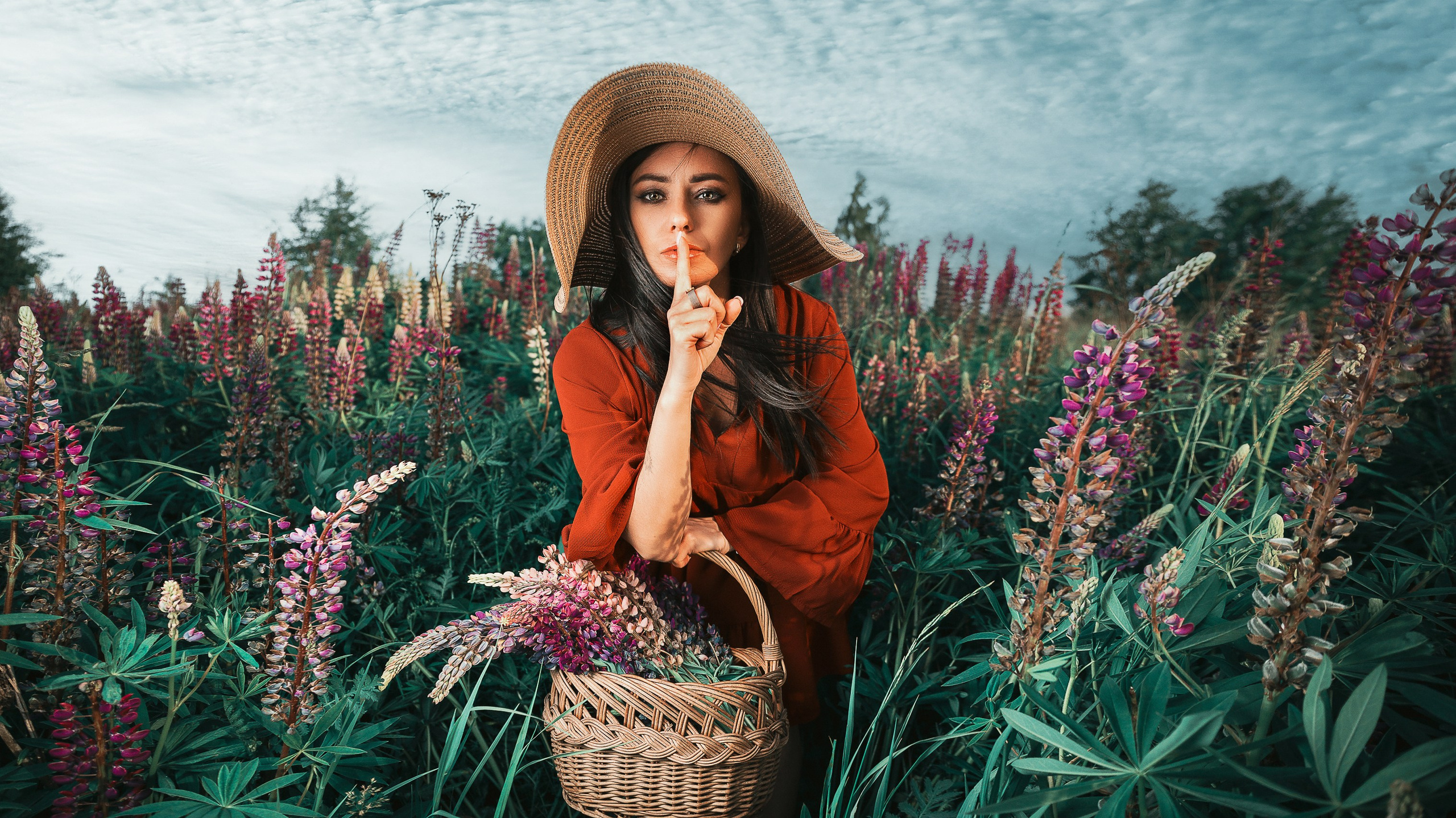 Фотосессия в люпинах