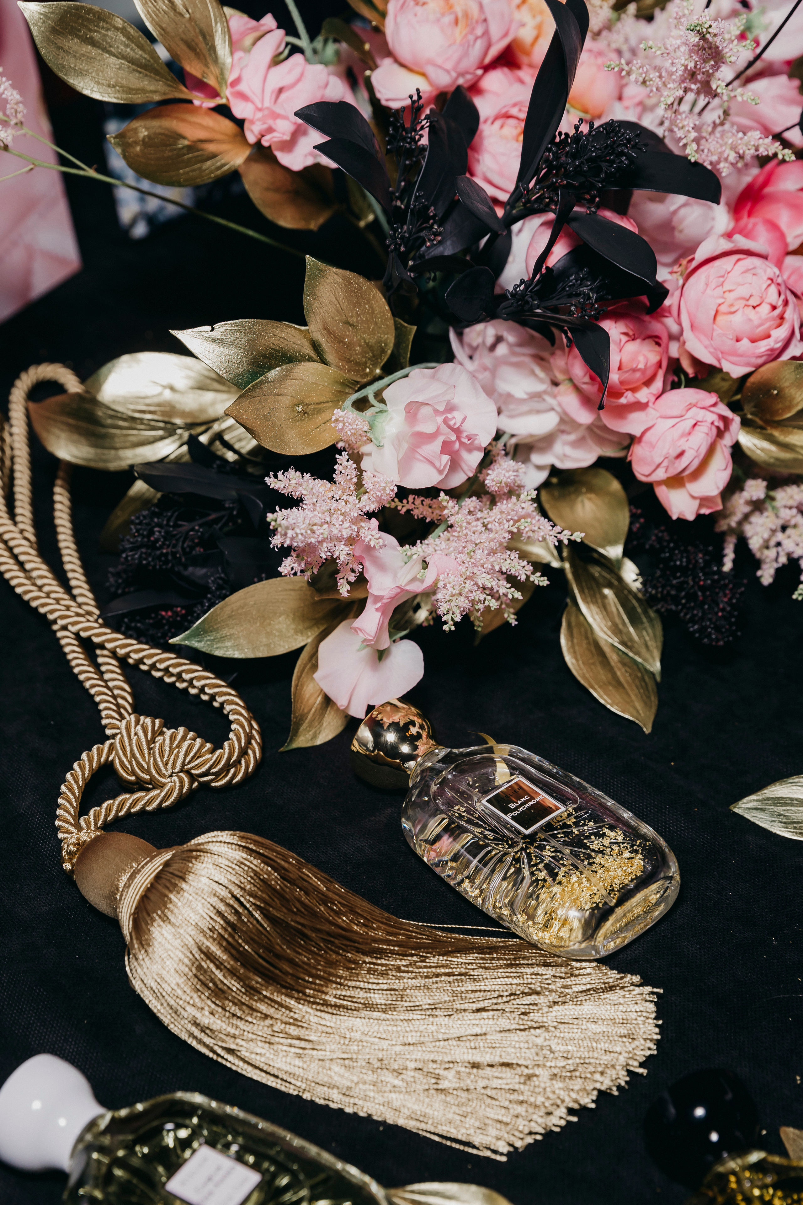 Atelier Des Ors. «Птичка на проводе»: информационный портал в Москве