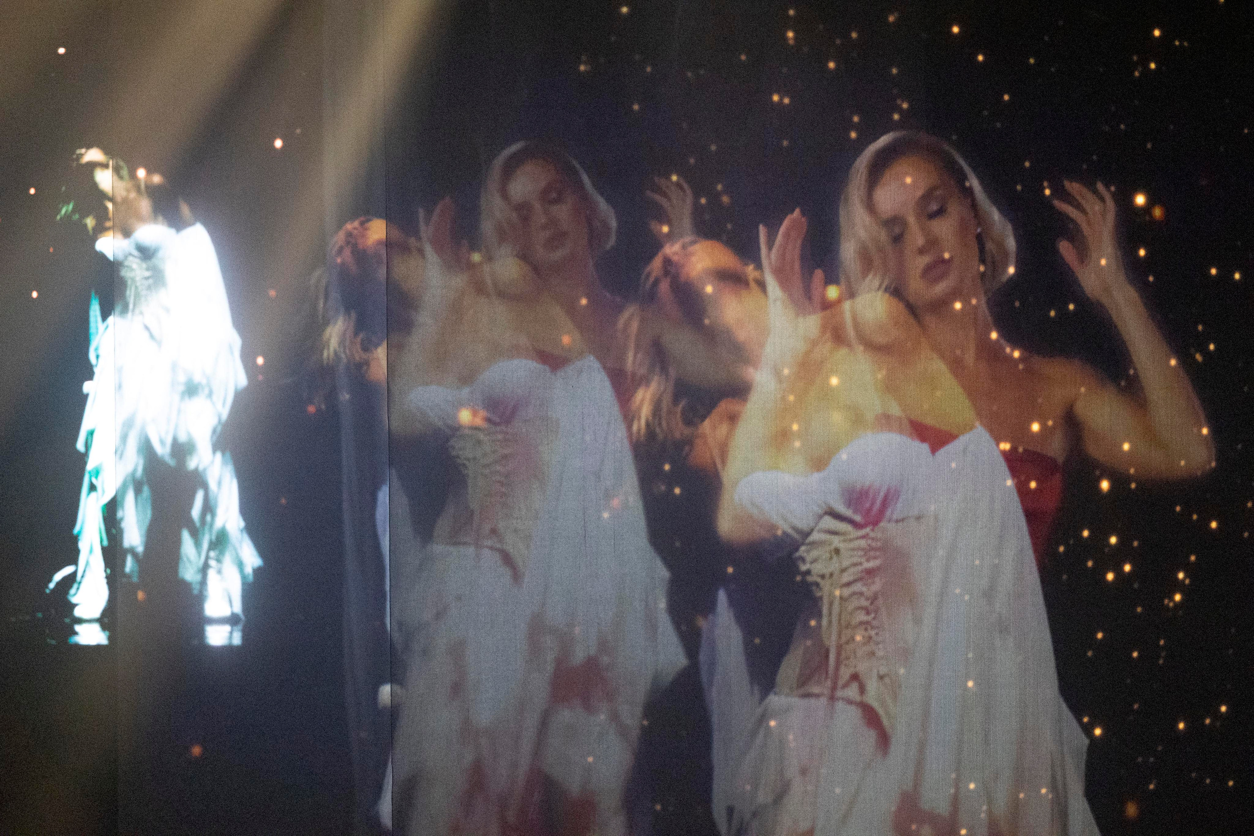 Полина Гагарина: «Навсегда». «Птичка на проводе»: информационный портал в Москве