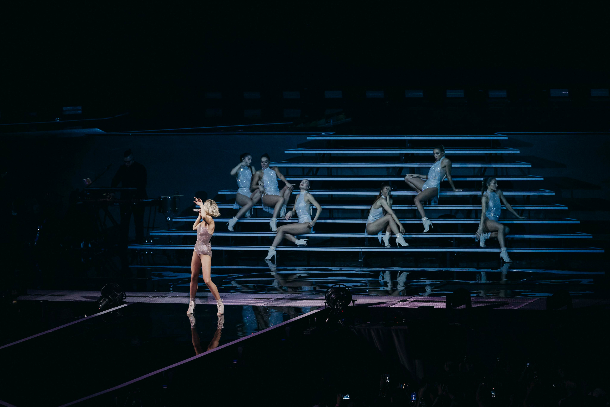 Полина Гагарина: «Навсегда». «Птичка на проводе»: информационный портал в Москве