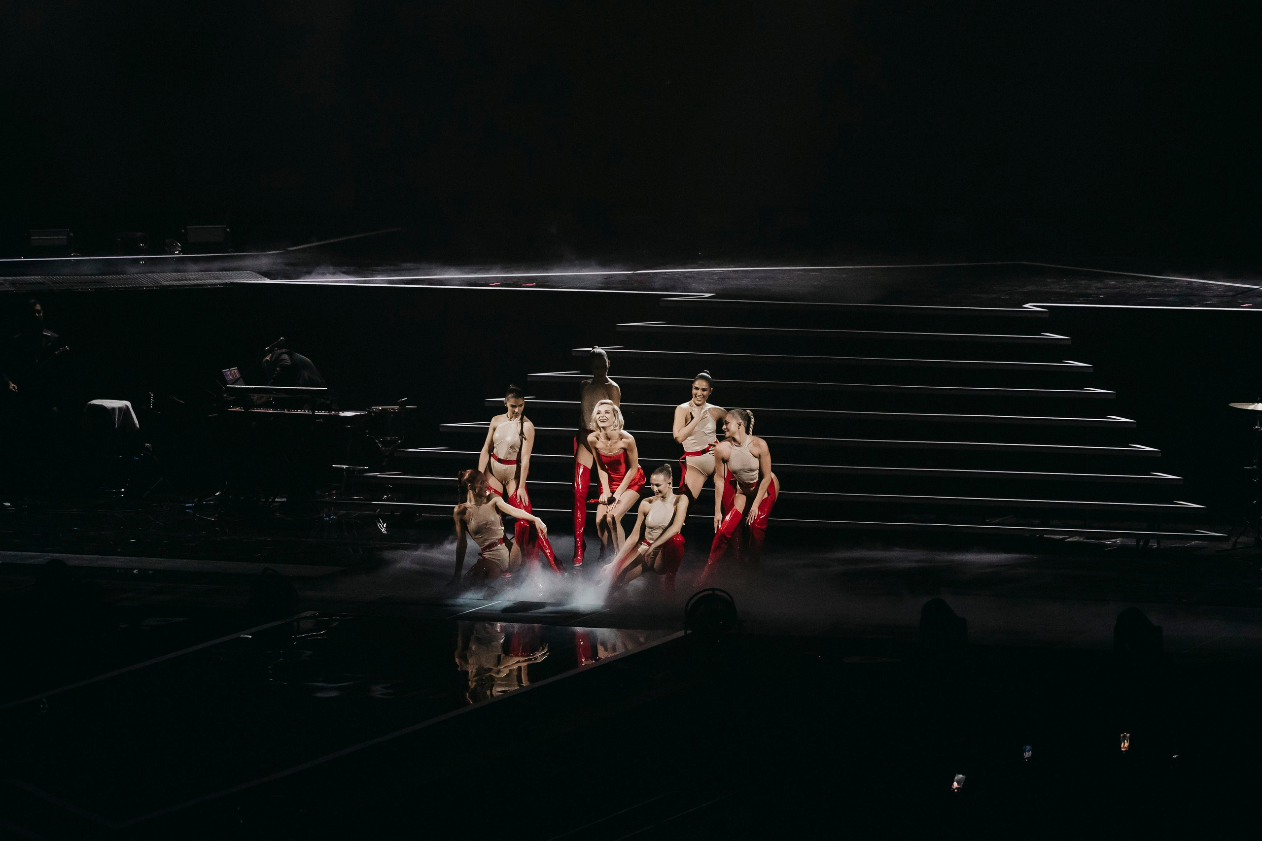 Полина Гагарина: «Навсегда». «Птичка на проводе»: информационный портал в Москве