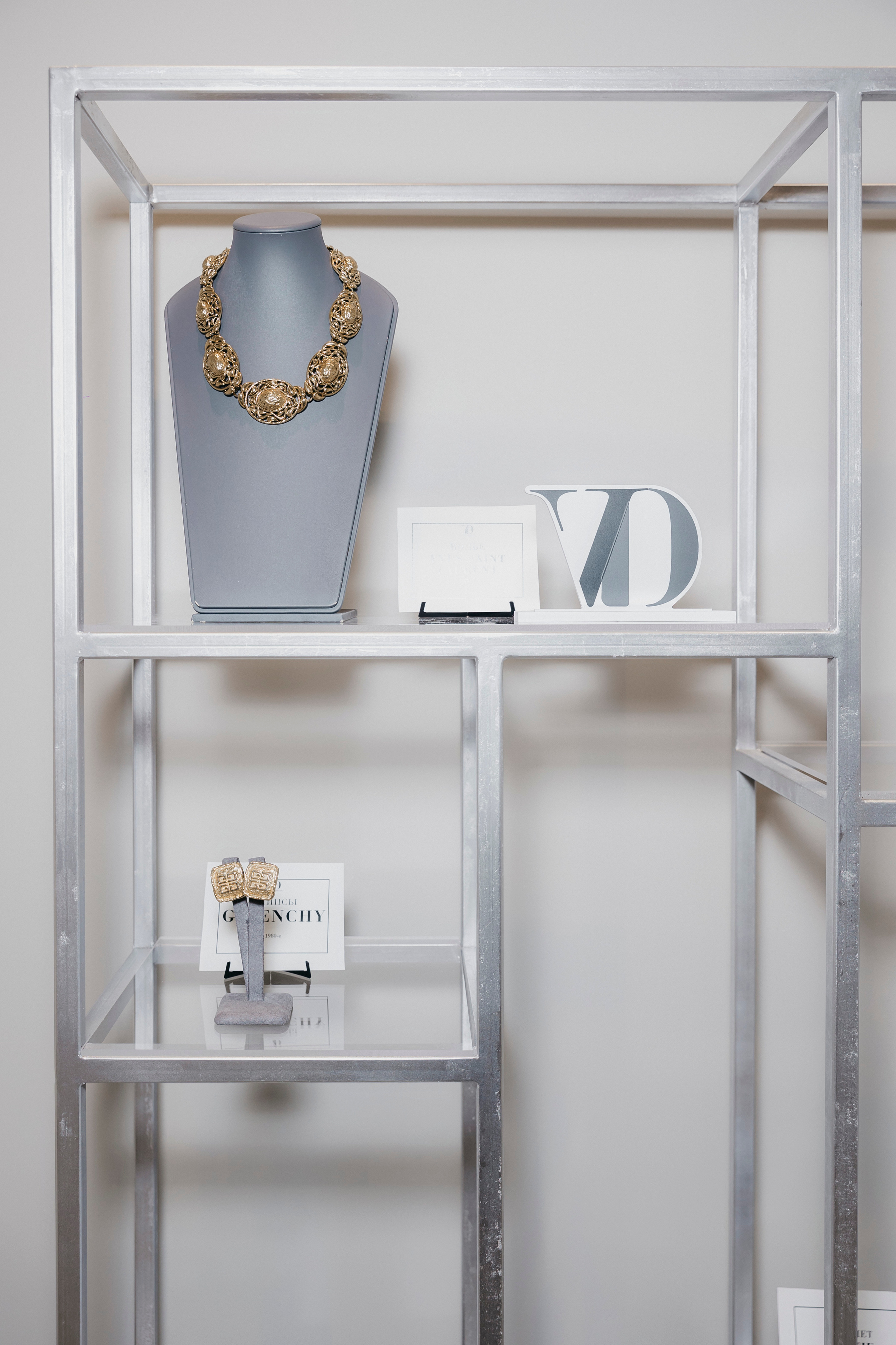 Adel Gallery of Style. «Птичка на проводе»: информационный портал в Москве