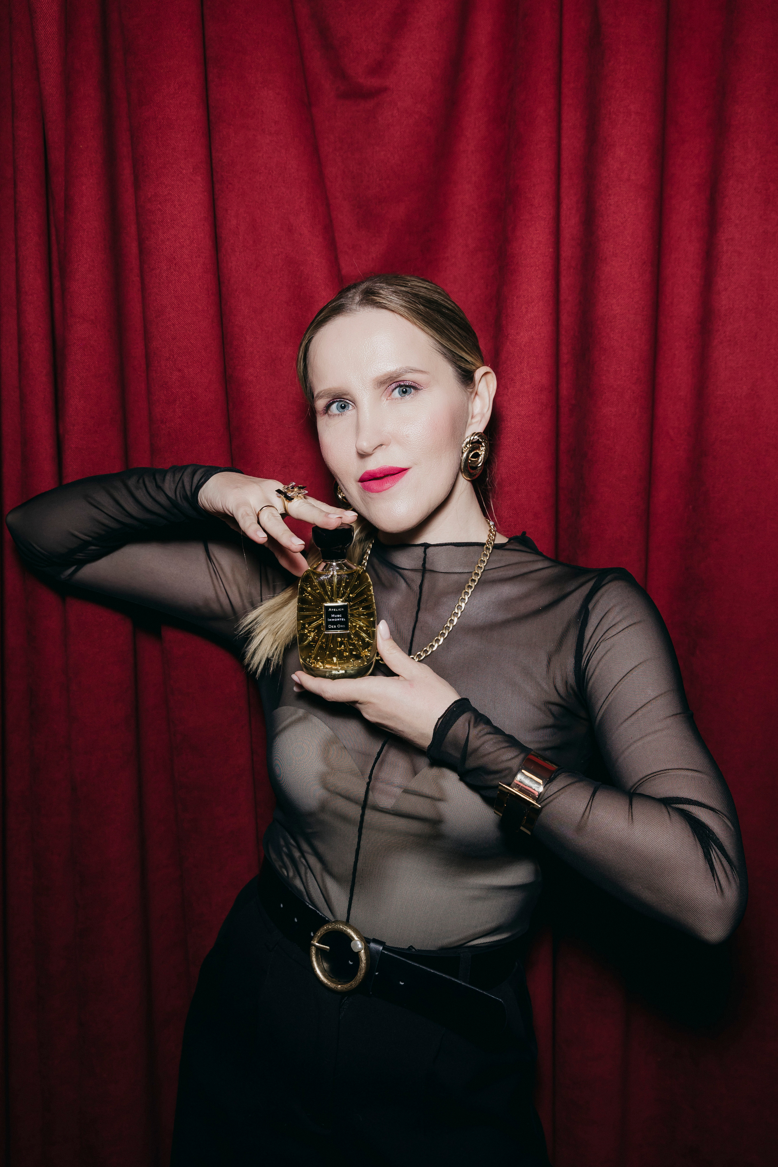 Atelier Des Ors. «Птичка на проводе»: информационный портал в Москве