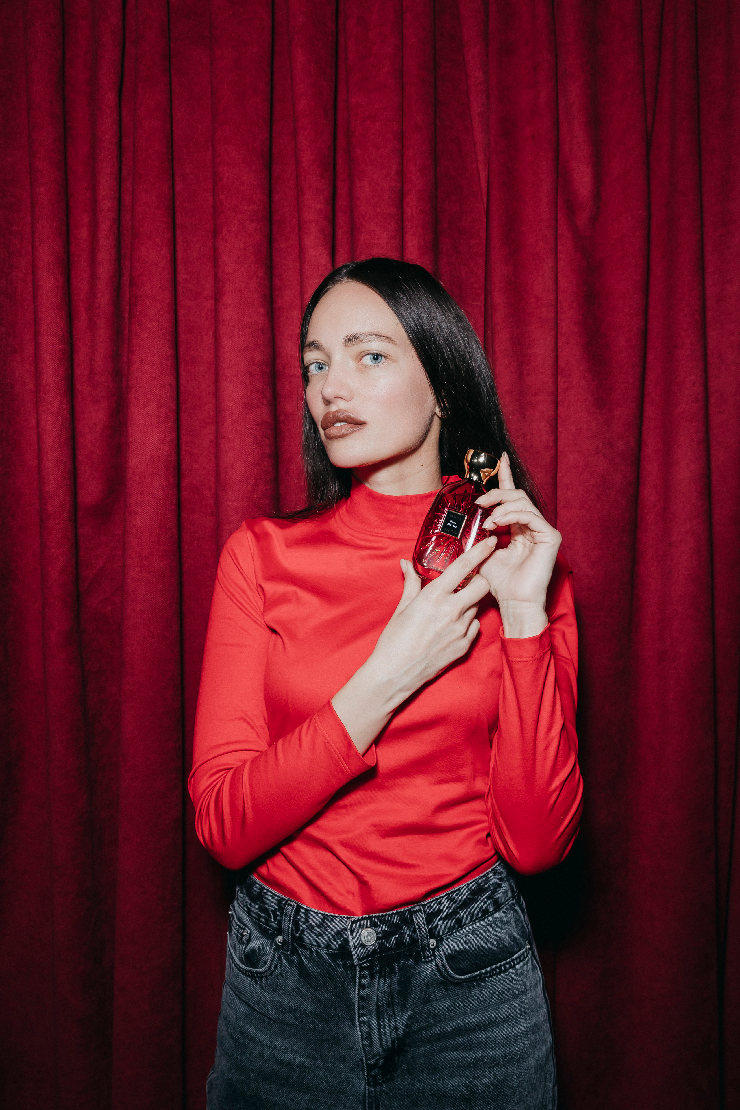 Atelier Des Ors. «Птичка на проводе»: информационный портал в Москве